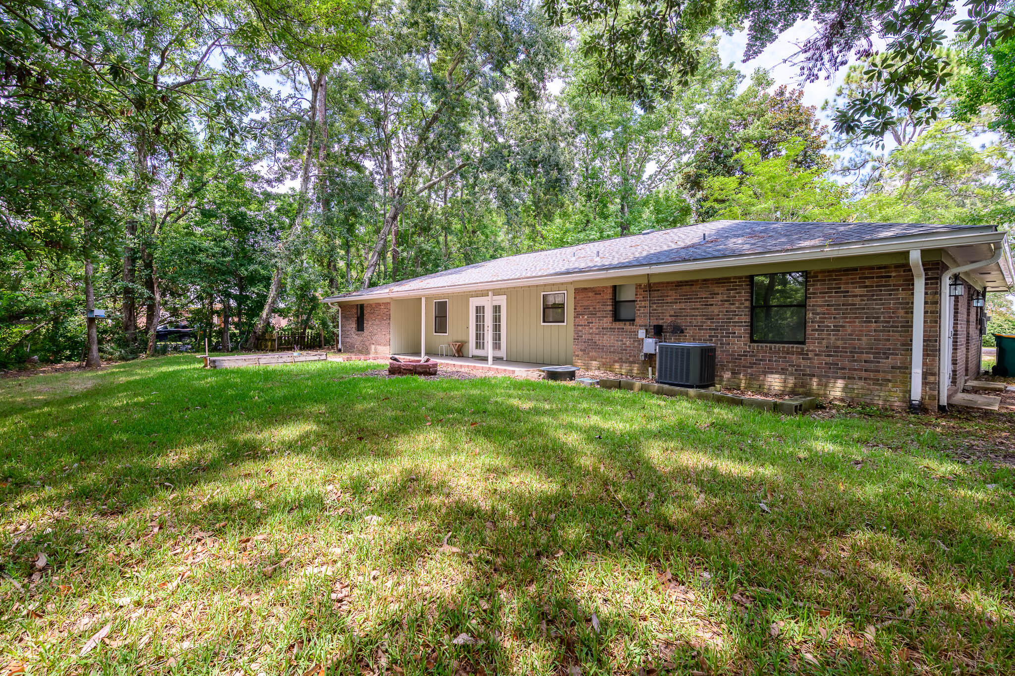 VALPARAISO PINECREST 6 - Residential Lease