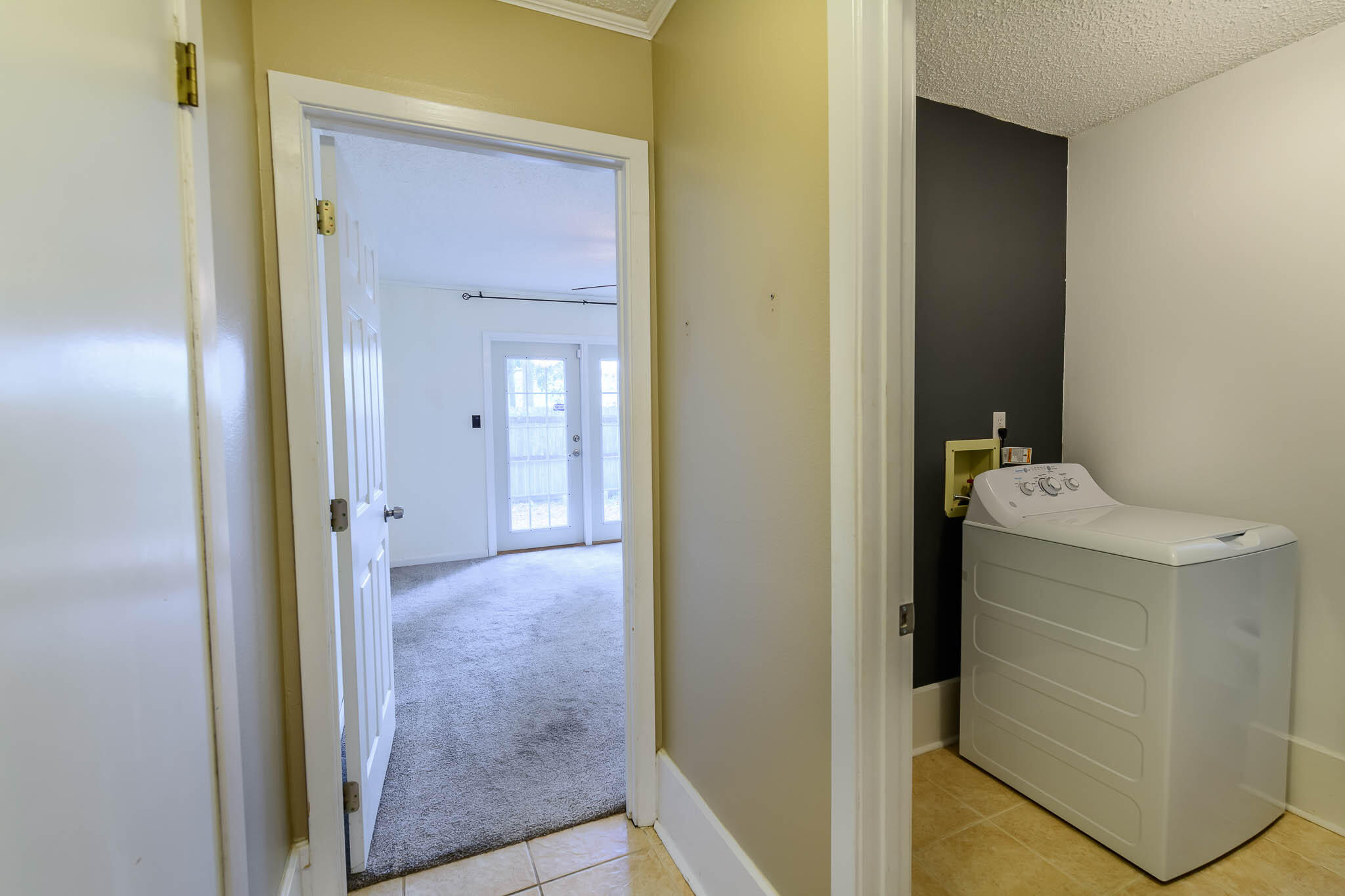 VALPARAISO PINECREST 6 - Residential Lease