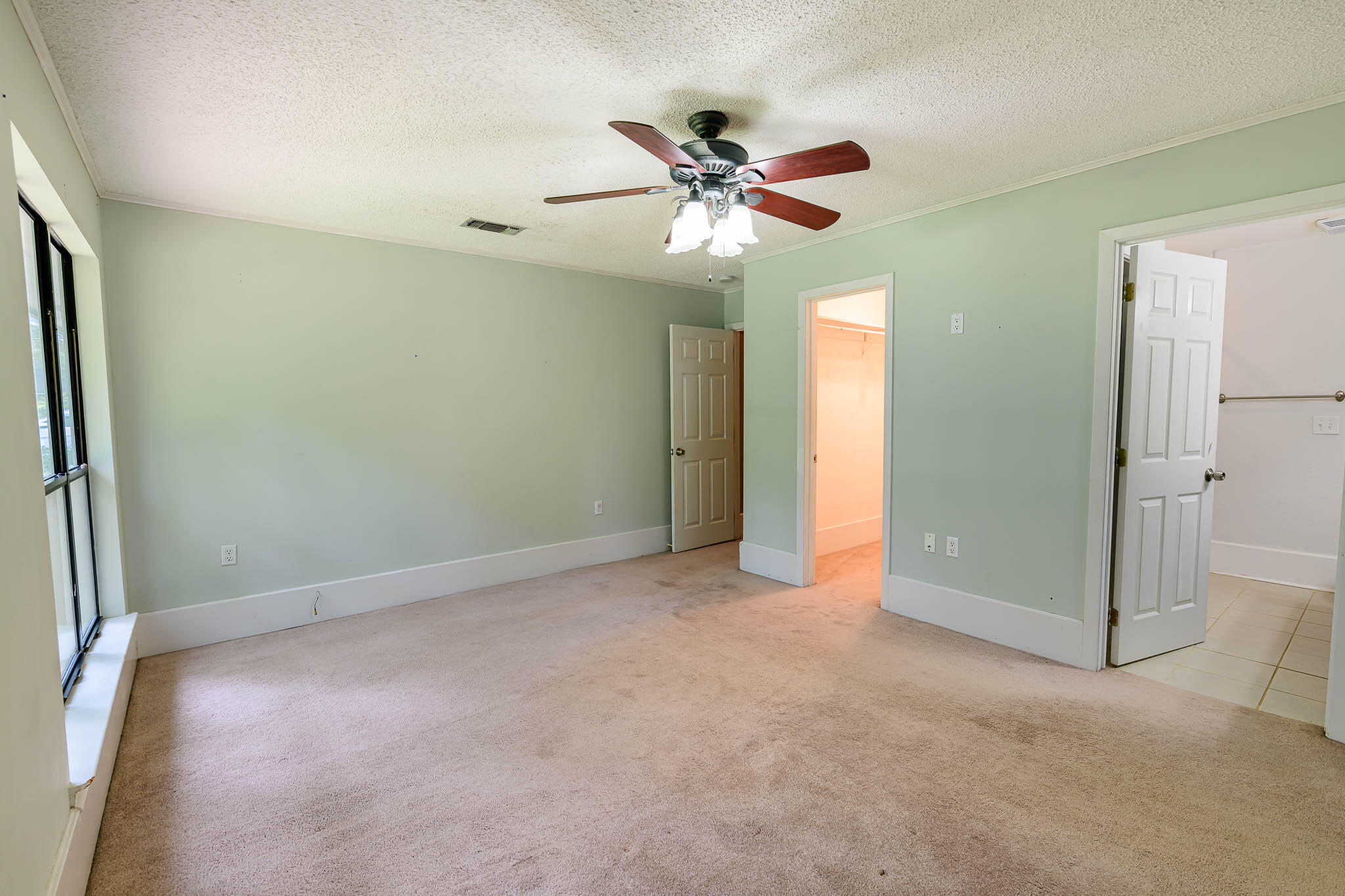 VALPARAISO PINECREST 6 - Residential Lease