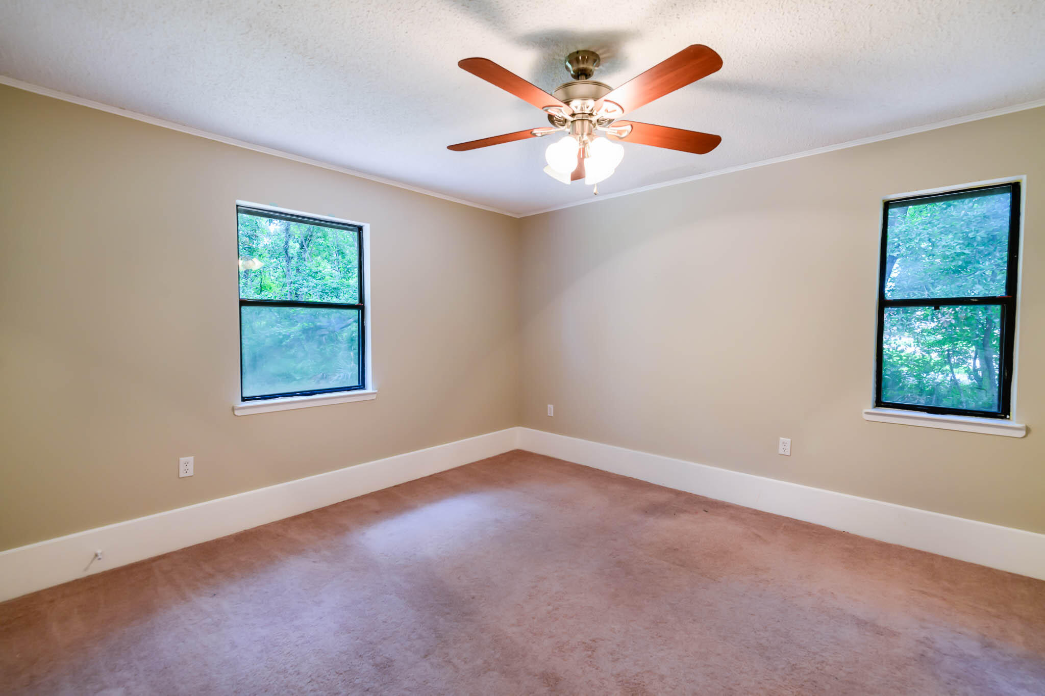 VALPARAISO PINECREST 6 - Residential Lease