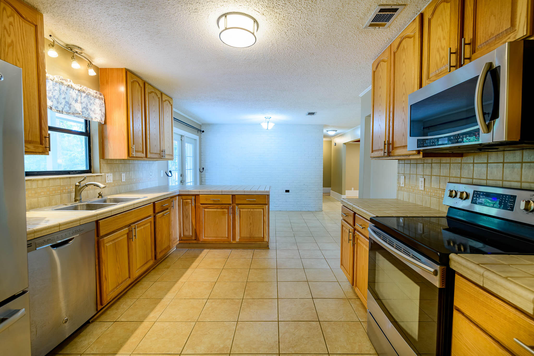 VALPARAISO PINECREST 6 - Residential Lease