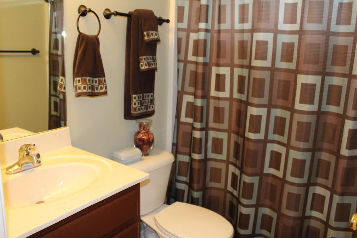 RIVERCHASE S/D PH 1 - Residential Lease