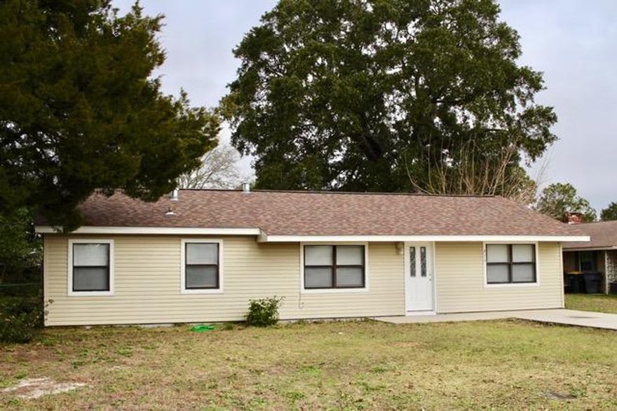 This home features a convenient location with a large yard with the back yard fully fenced. The home is in good condition with a kitchen that features tile floors, counter- tops and backsplash and an arched passthrough to the living room. The carpets, tile, floors and ductwork have all been professionally cleaned. The kitchen appliances are stainless steel and the light fixtures have been upgraded throughout the home. The master bedroom has a large walk- in closet and a master bath with double vanity's and tiled shower/ tub combination. The home is available for immediate occupancy.