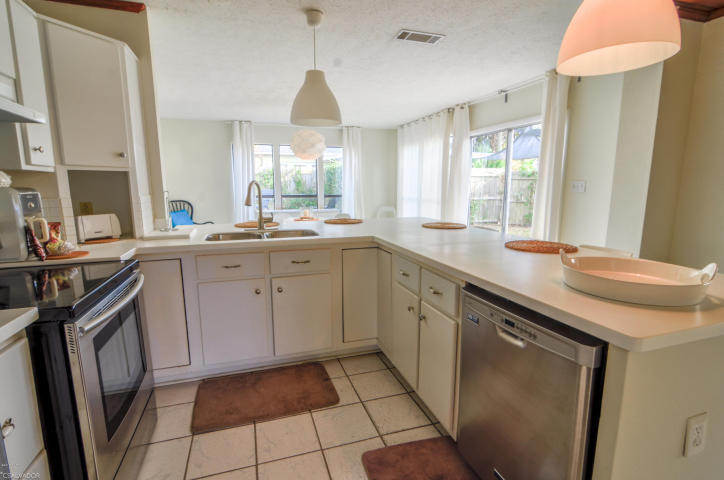 LAGUNA BEACH ESTATES - Residential