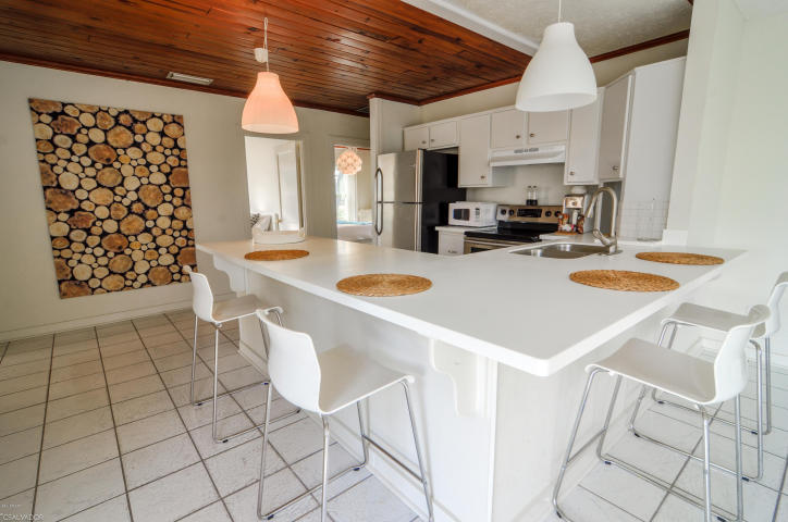 LAGUNA BEACH ESTATES - Residential