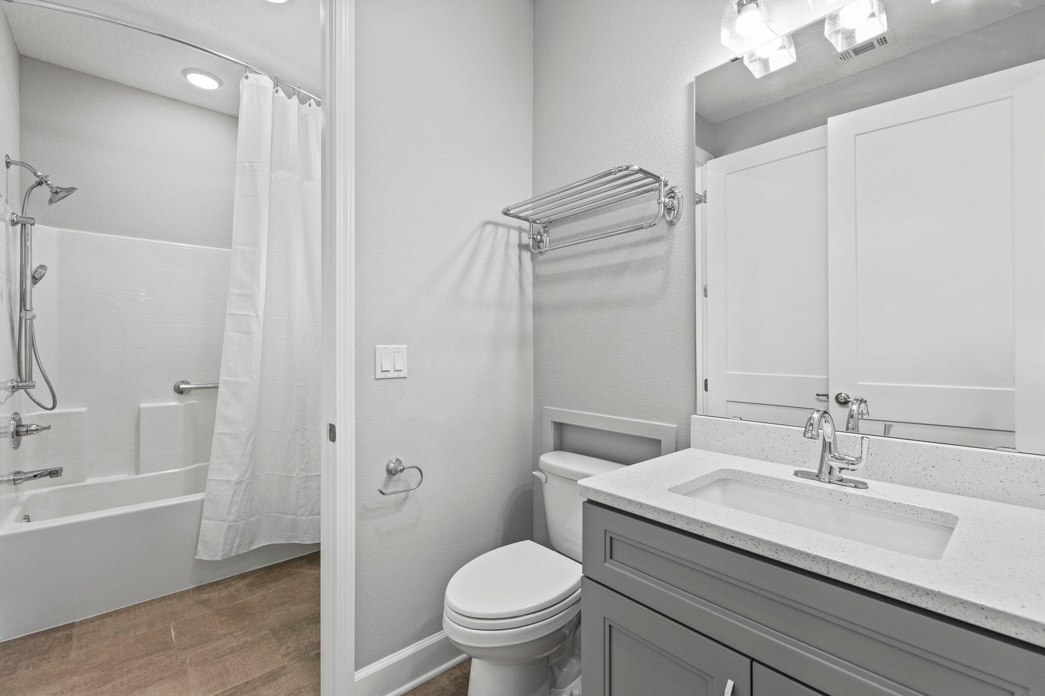 HELMS & ALLEN S/D LOTS 17 & 18 BLK 3 - Residential Lease