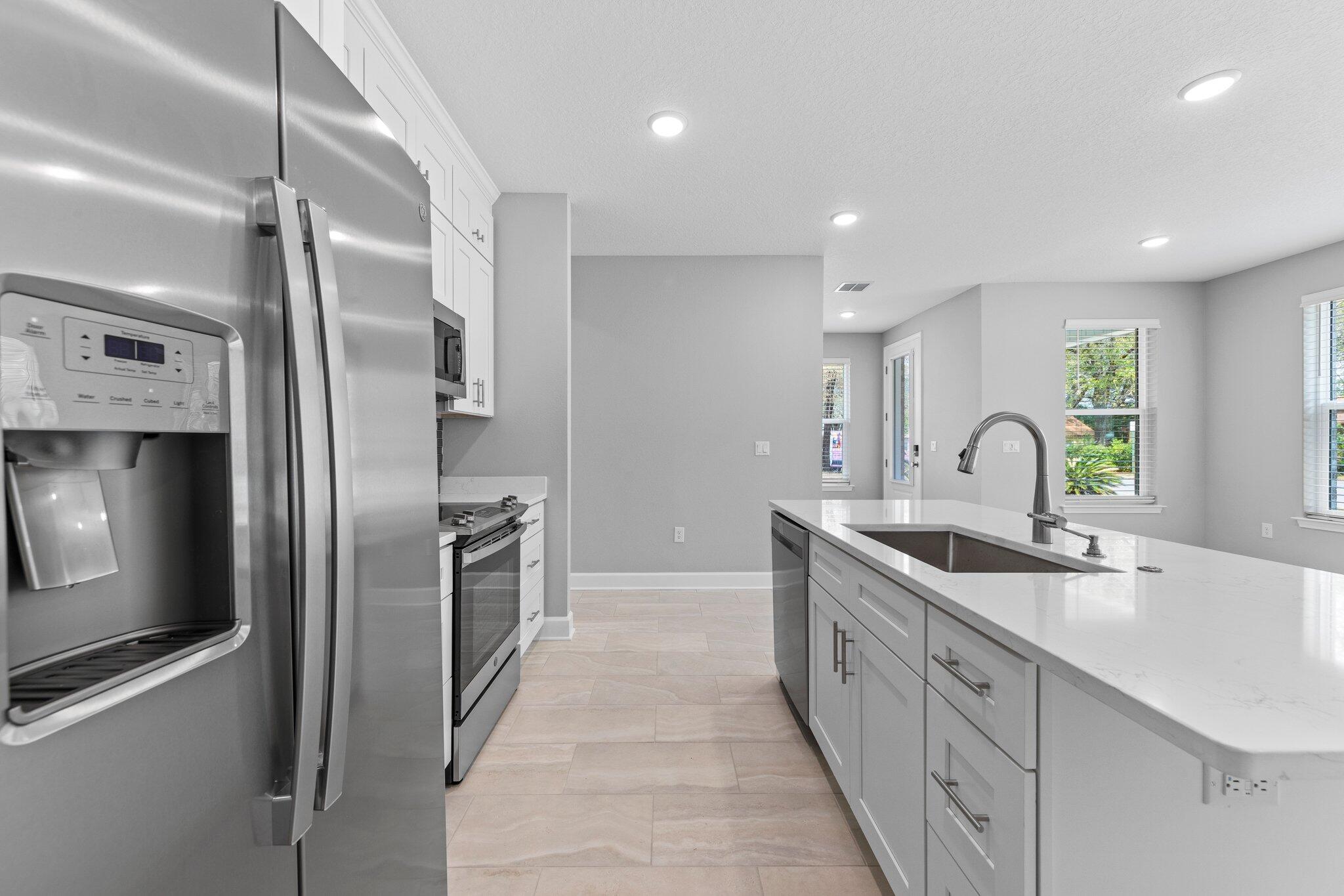 HELMS & ALLEN S/D LOTS 17 & 18 BLK 3 - Residential Lease