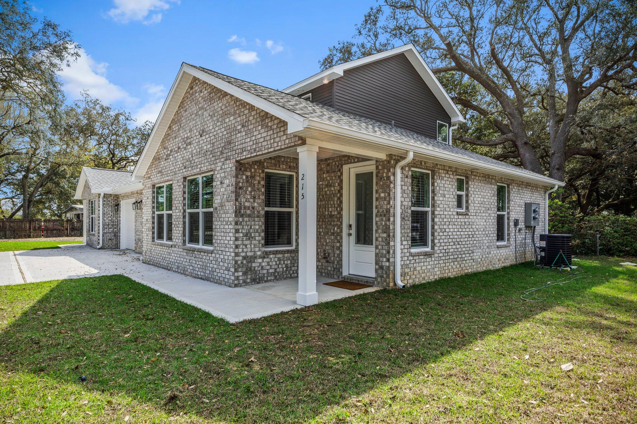 HELMS & ALLEN S/D LOTS 17 & 18 BLK 3 - Residential Lease