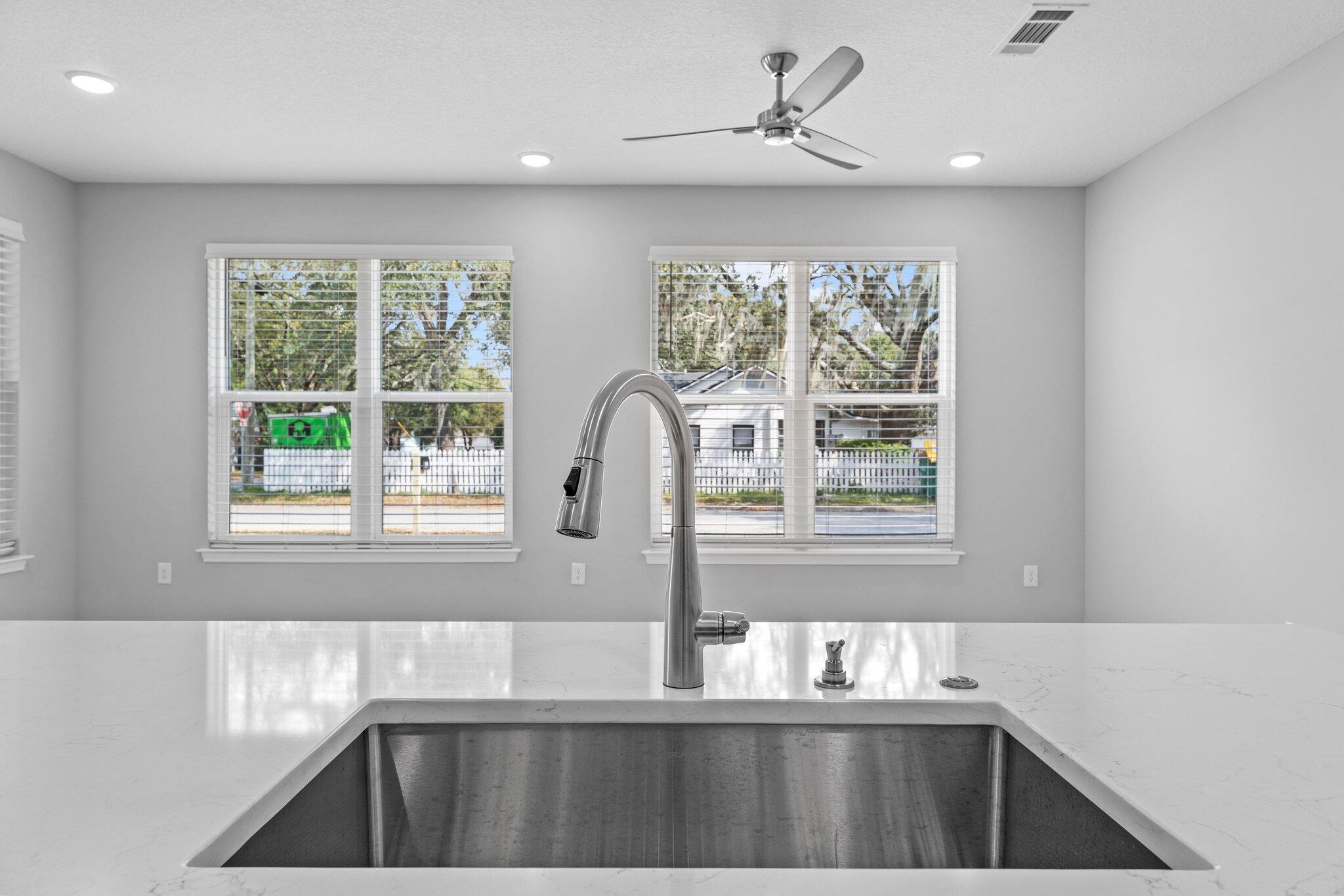 HELMS & ALLEN S/D LOTS 17 & 18 BLK 3 - Residential Lease