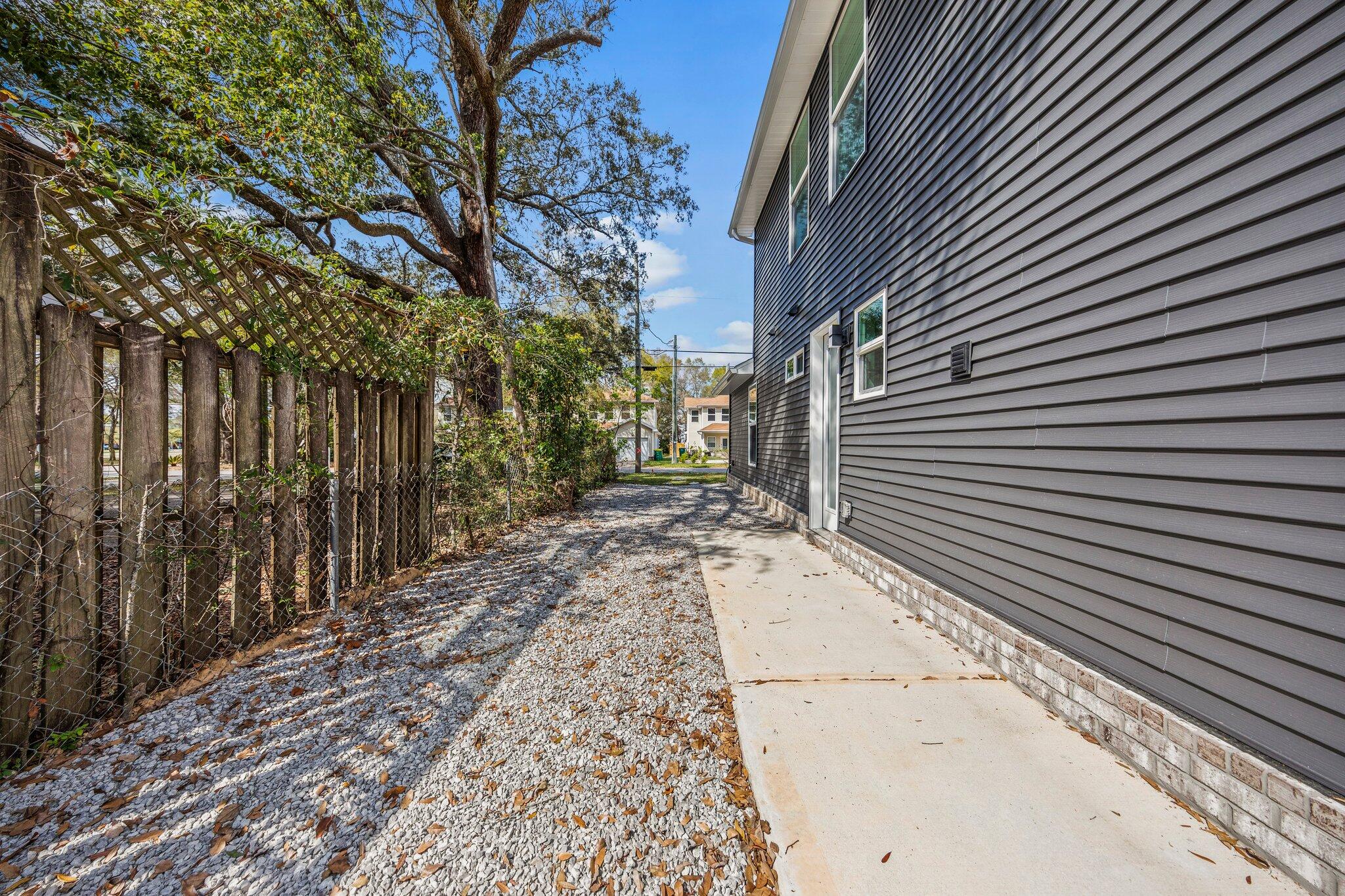 HELMS & ALLEN S/D LOTS 17 & 18 BLK 3 - Residential Lease