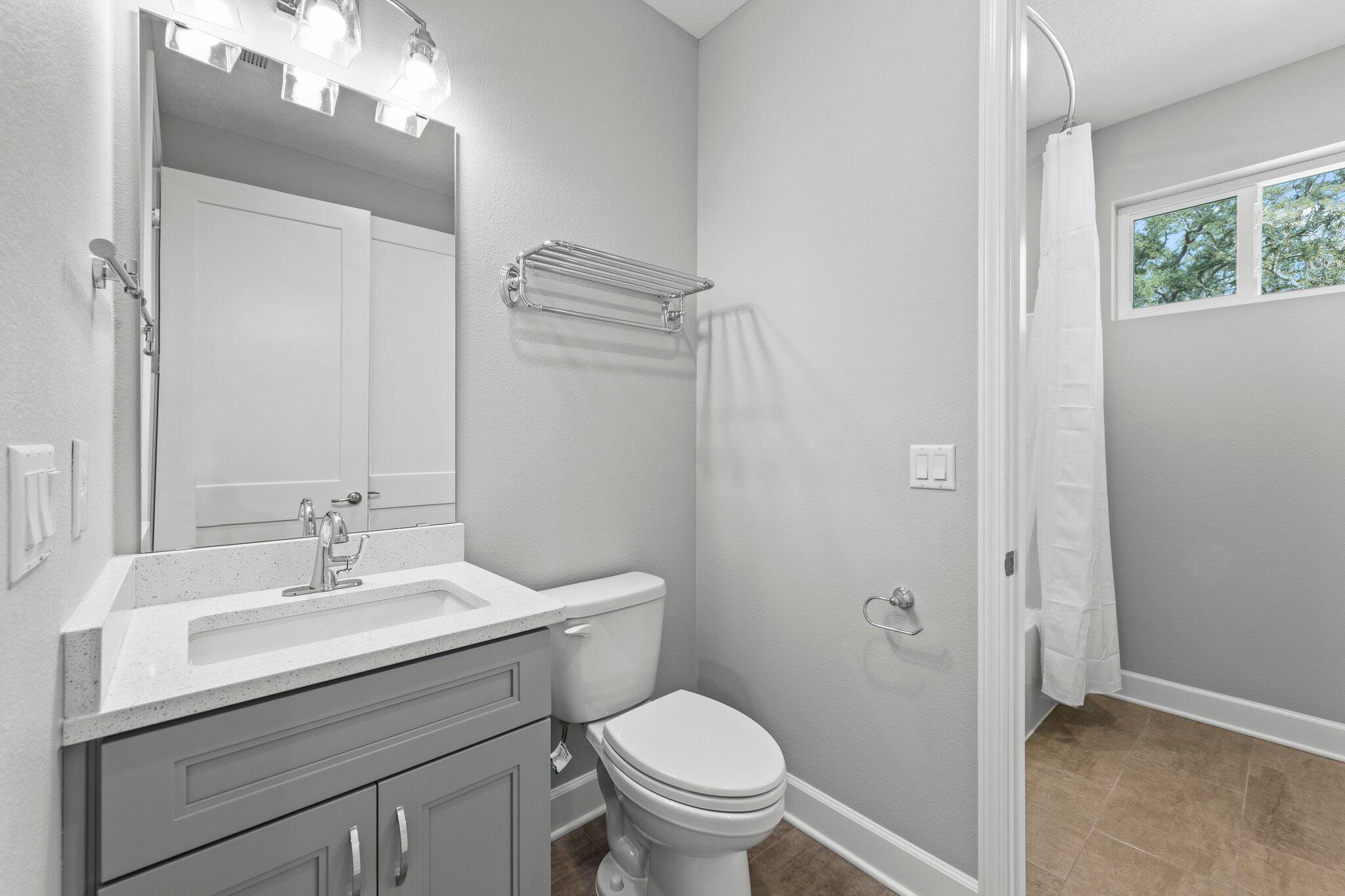 HELMS & ALLEN S/D LOTS 17 & 18 BLK 3 - Residential Lease