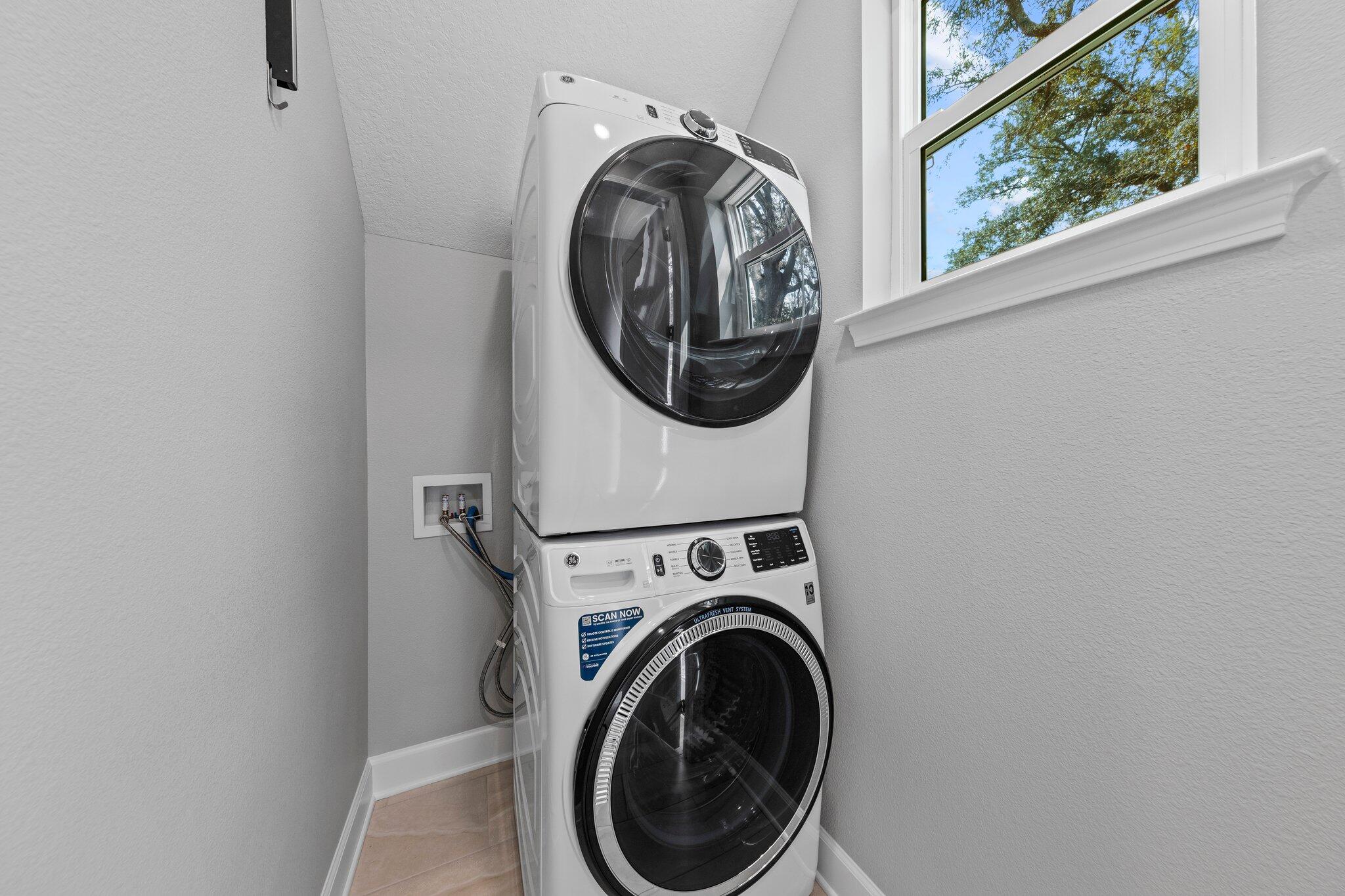 HELMS & ALLEN S/D LOTS 17 & 18 BLK 3 - Residential Lease