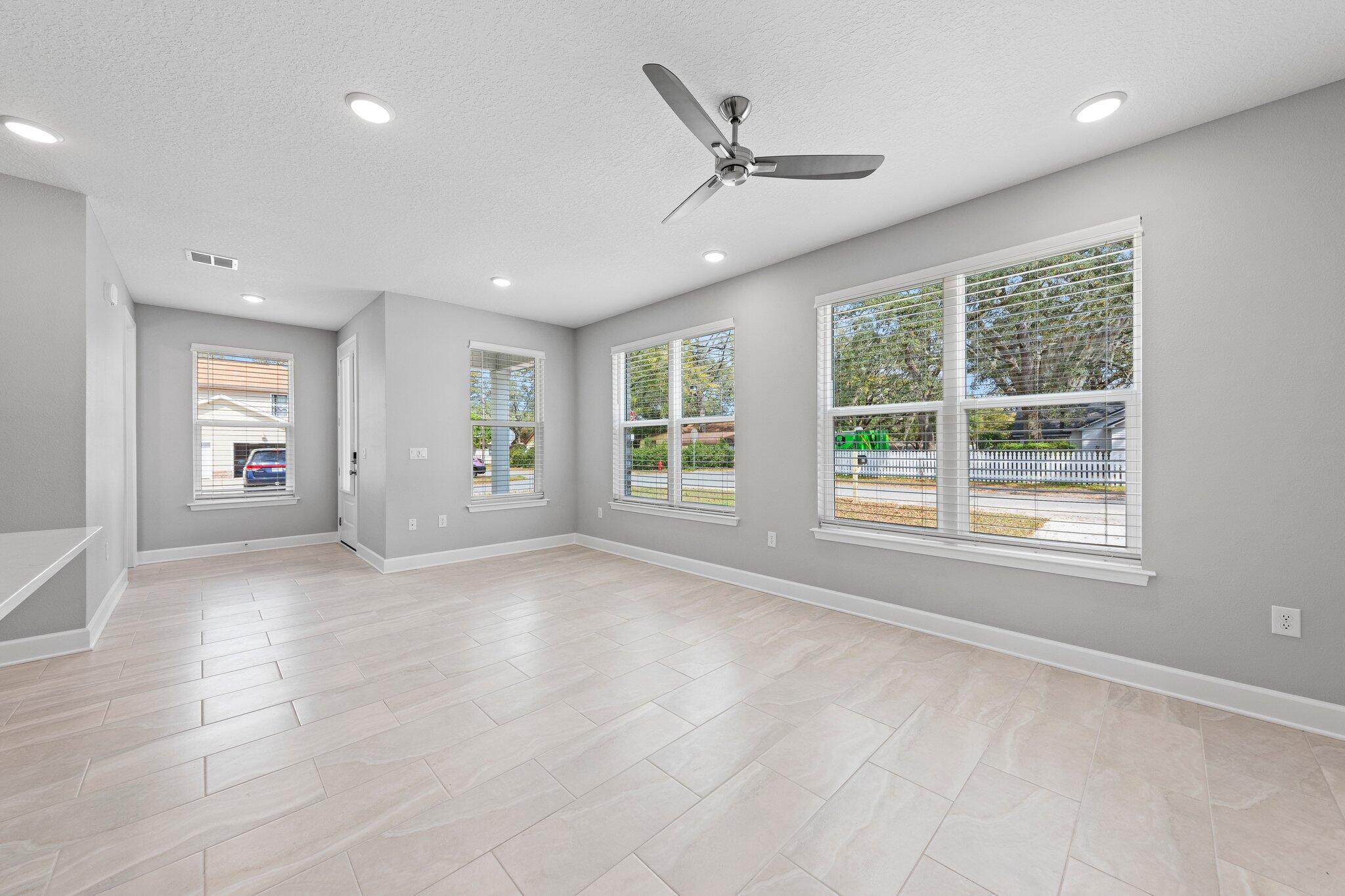 HELMS & ALLEN S/D LOTS 17 & 18 BLK 3 - Residential Lease