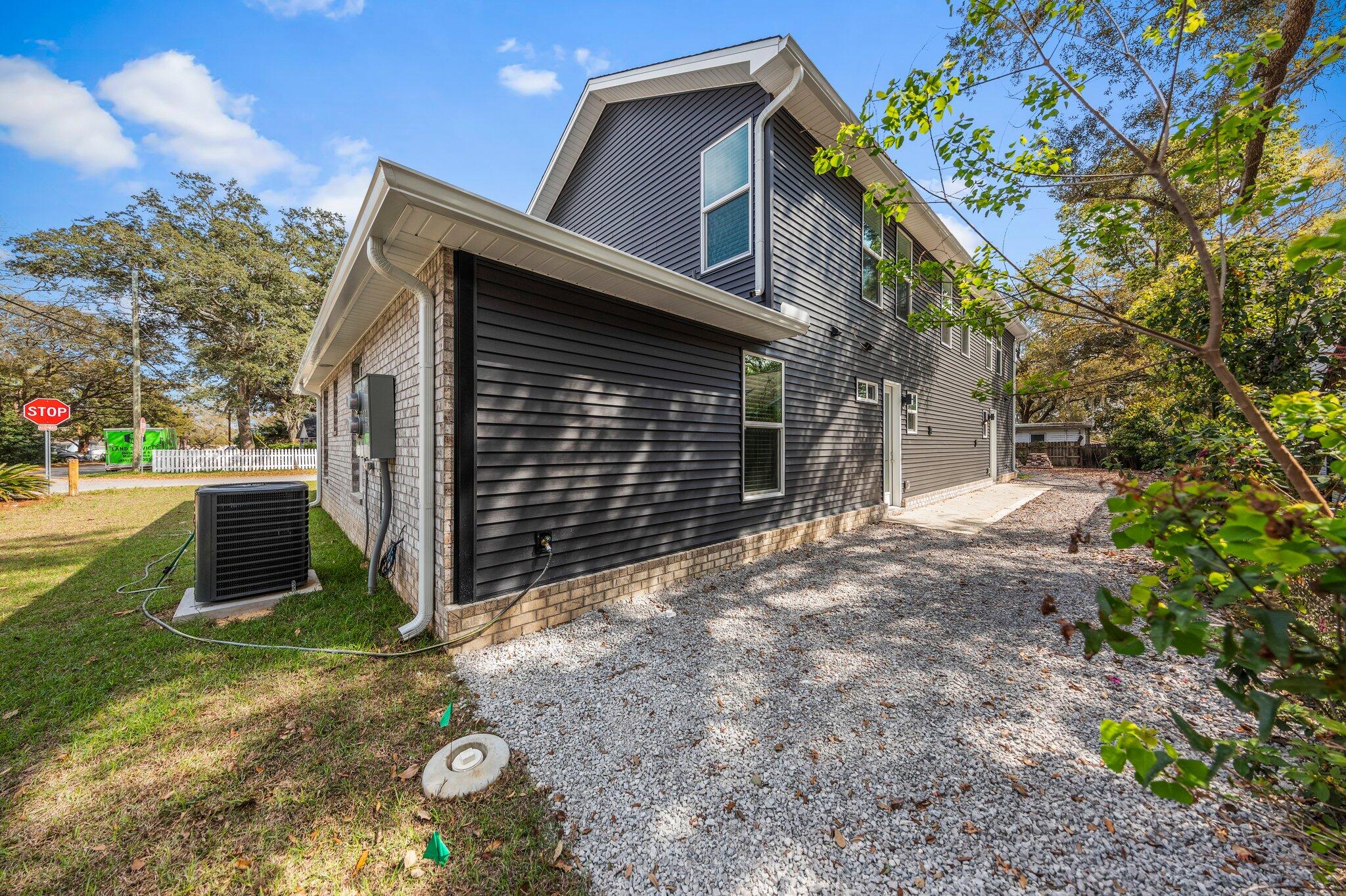 HELMS & ALLEN S/D LOTS 17 & 18 BLK 3 - Residential Lease