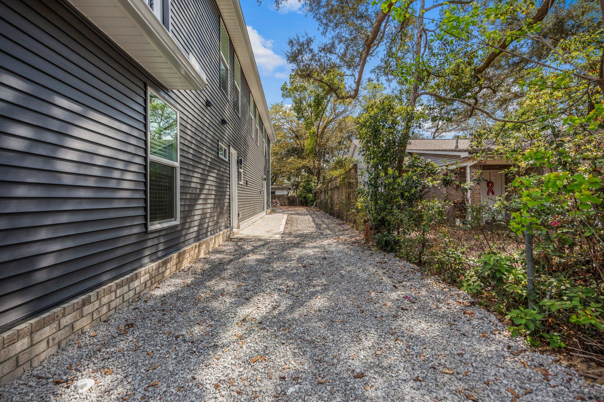 HELMS & ALLEN S/D LOTS 17 & 18 BLK 3 - Residential Lease