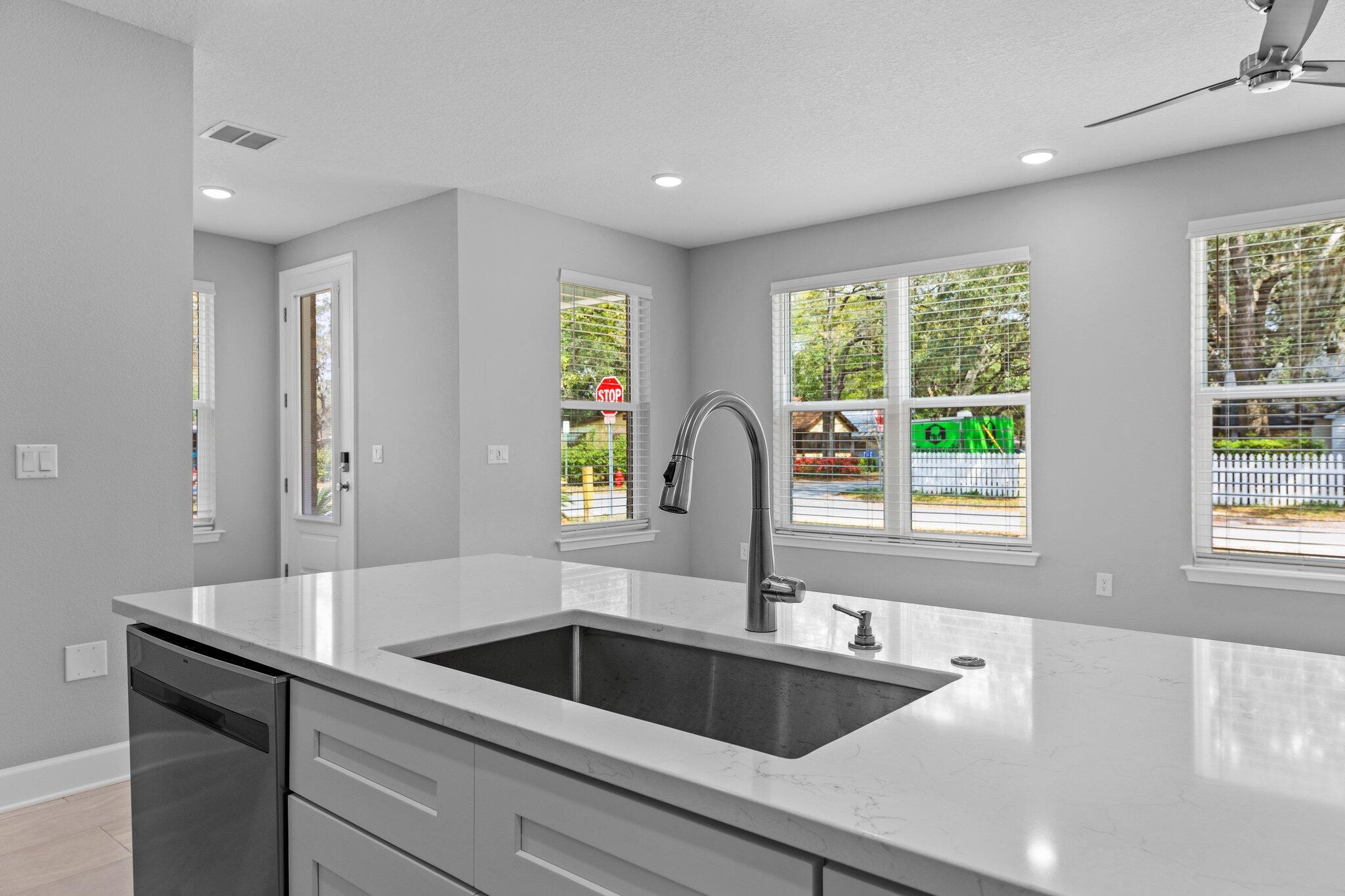 HELMS & ALLEN S/D LOTS 17 & 18 BLK 3 - Residential Lease