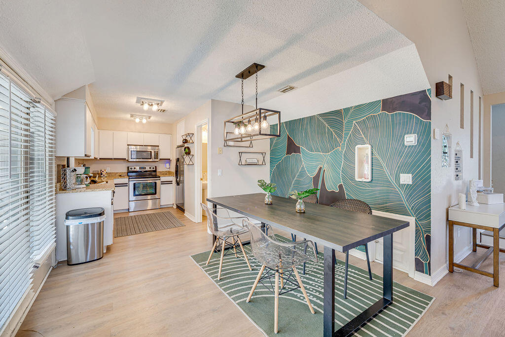 NORTH LAGOON OAKS 7TH ADDN - Residential