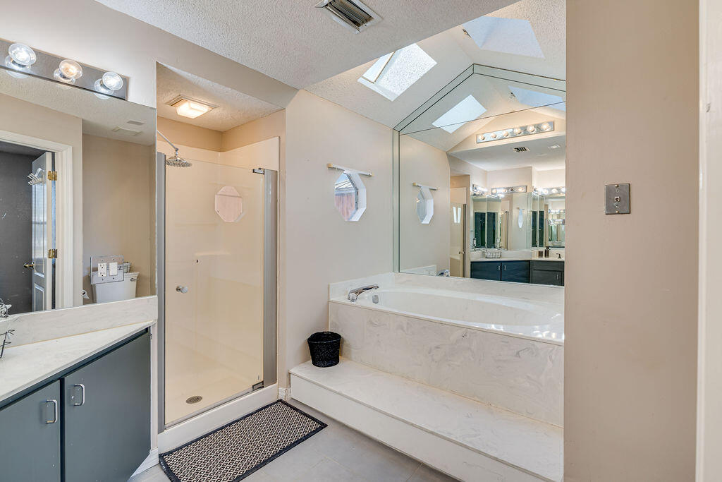 NORTH LAGOON OAKS 7TH ADDN - Residential