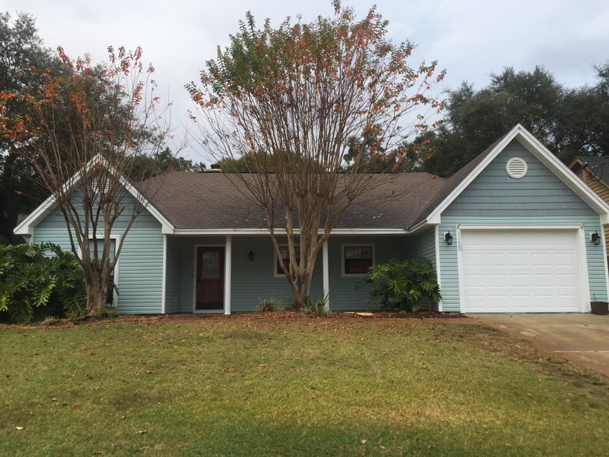 A very cozy home nestled in the much sought after neighborhood of Bayview Manor. One mile from Destin Elementary and within walking distance of Mattie Kelly Park which is a 10 acre bayou nature walk, a fishing pier and boardwalk. This home is updated with all new stainless steel appliances, including stove and built in microwave. Granite countertops and new shelving surrounding the wood burning fireplace. Open floorpan with large screened porch off the family room. Split bedroom layout allows lots of privacy. Skylight and walk in closet in the Master bath. Great home for entertaining with a deck in the back that overlooks the in-ground newly resurfaced gunite pool that has a surrounding security screen. New vinyl siding, doggie door and fruit tree.