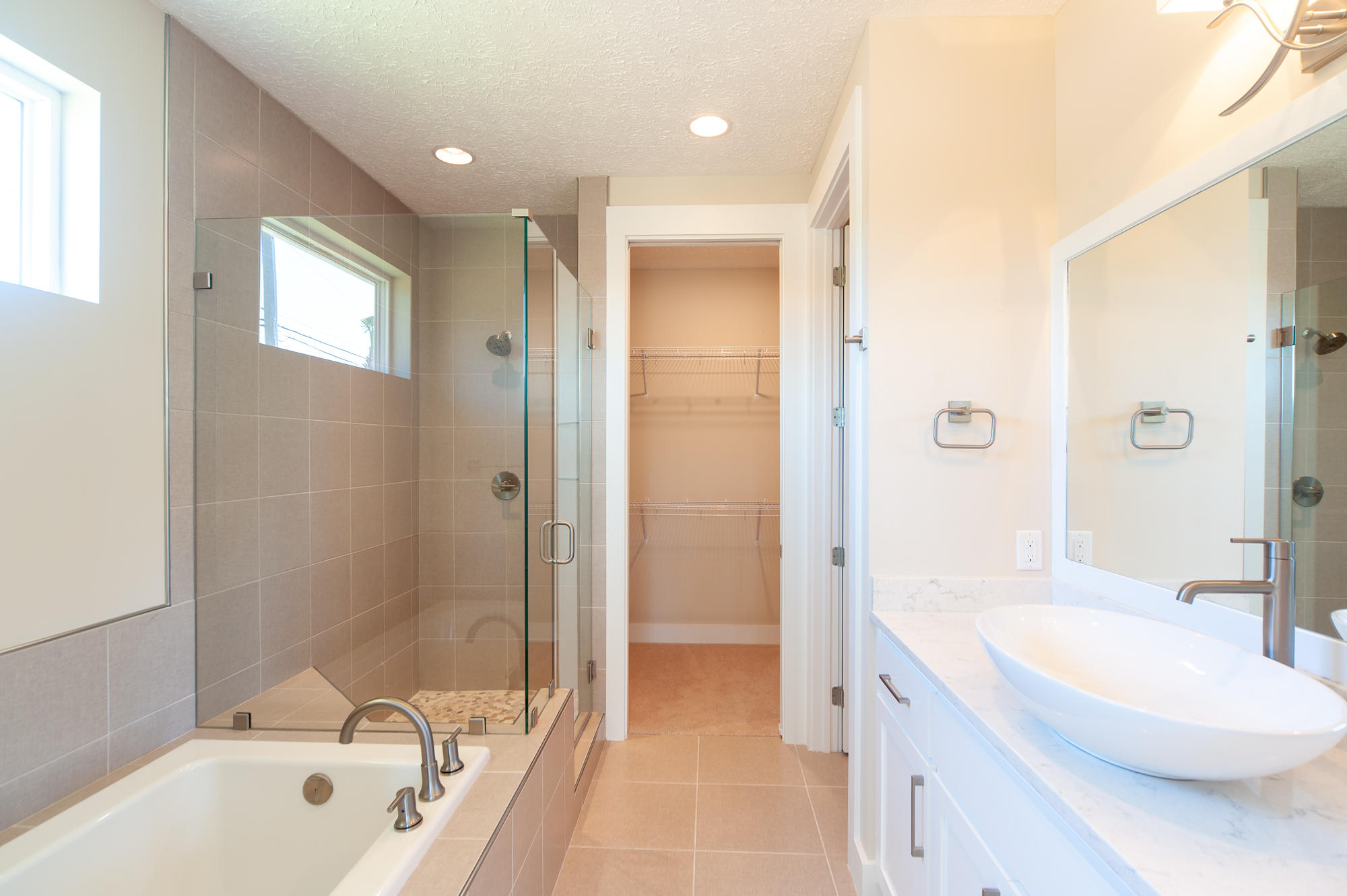 JAMAICAN LAKE CONDOS - Residential