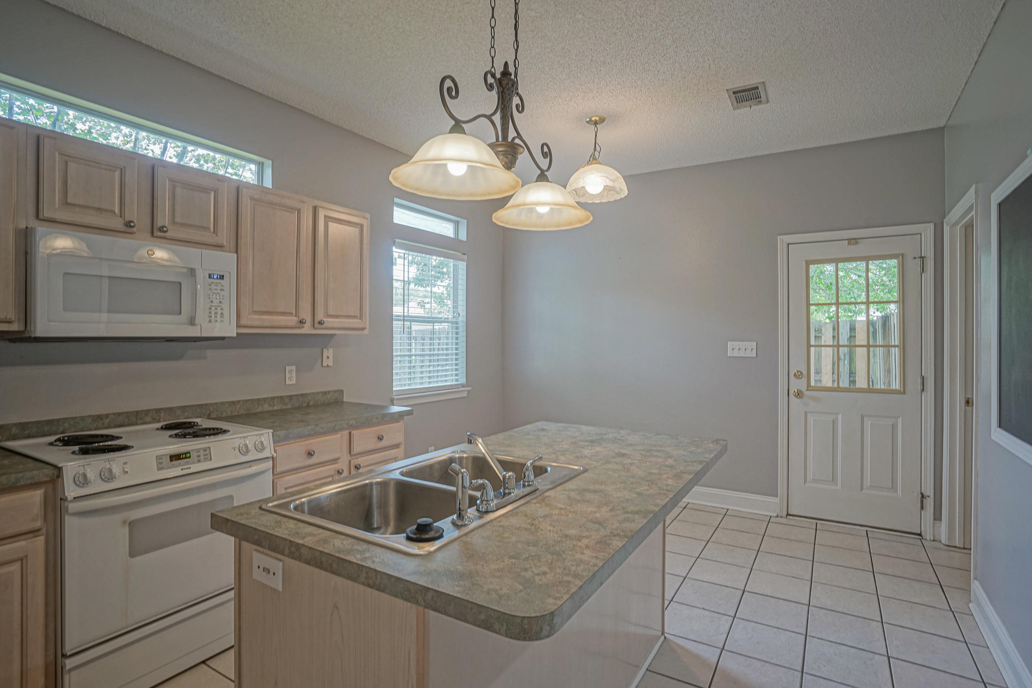 NORTH RIDGE CREEK S/D 1ST ADDN - Residential