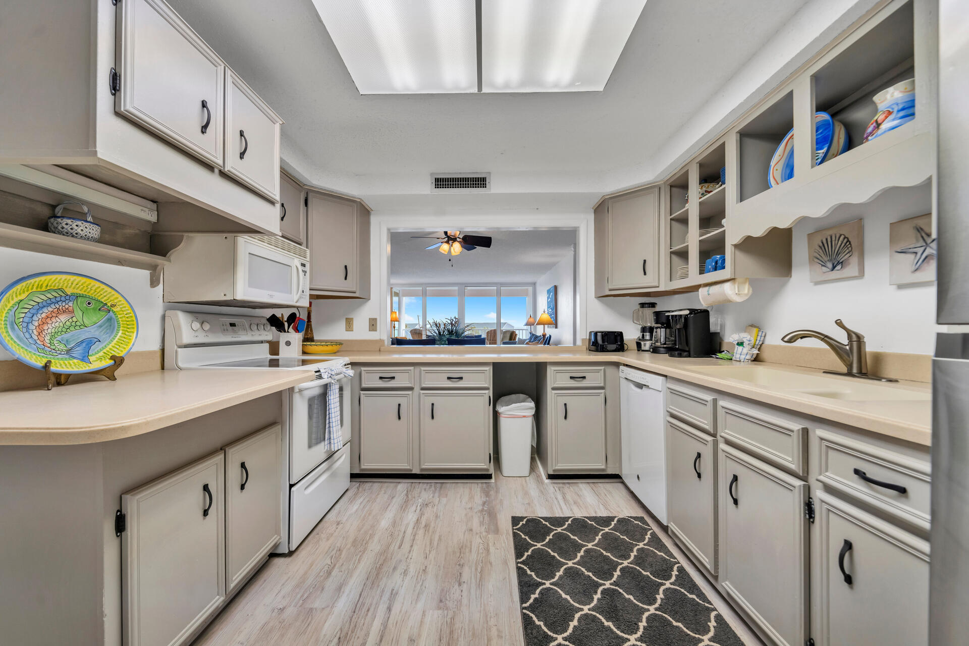 SHORELINE TOWERS 3 - Residential