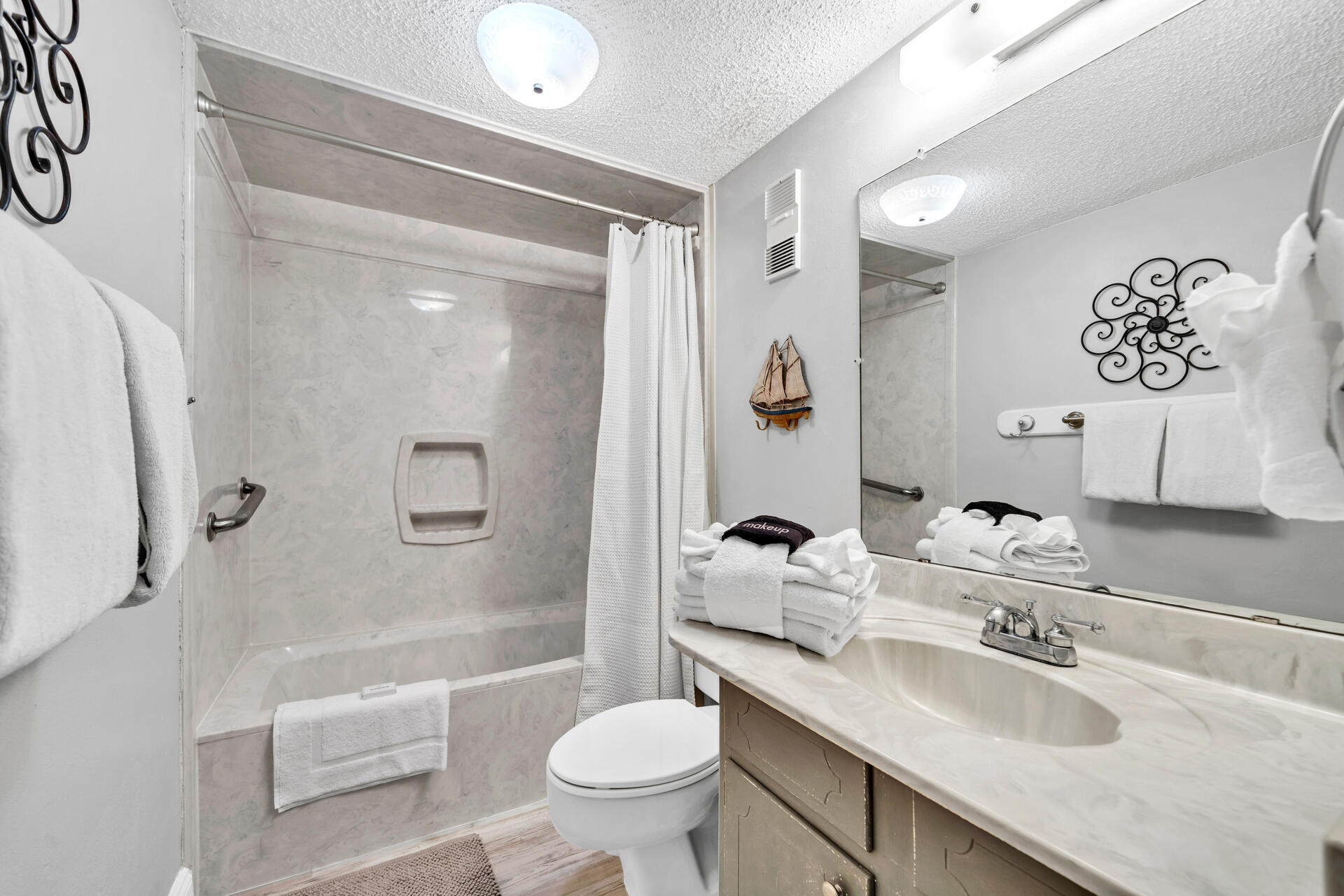 SHORELINE TOWERS 3 - Residential