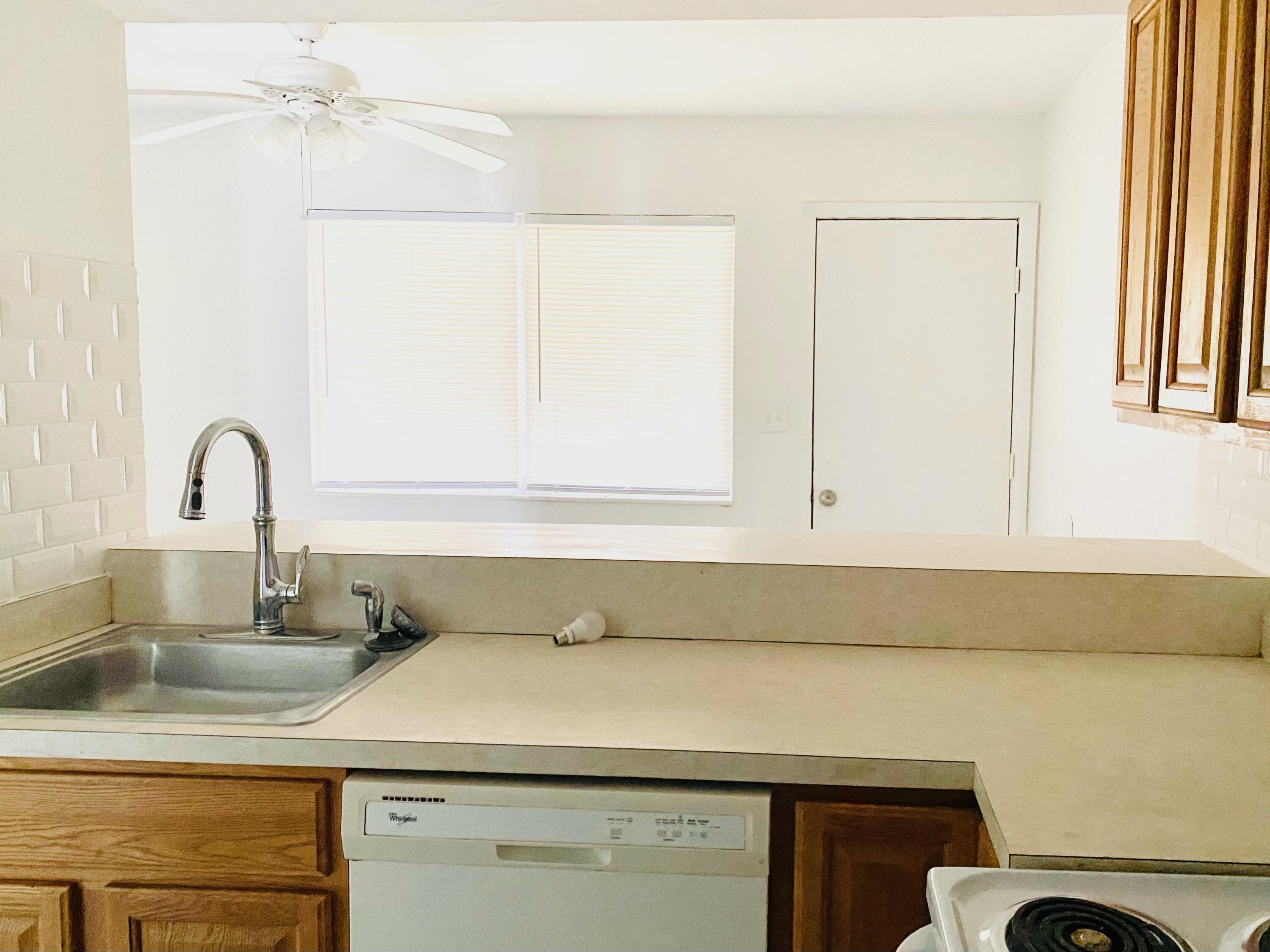 PORT DIXIE - Residential Lease