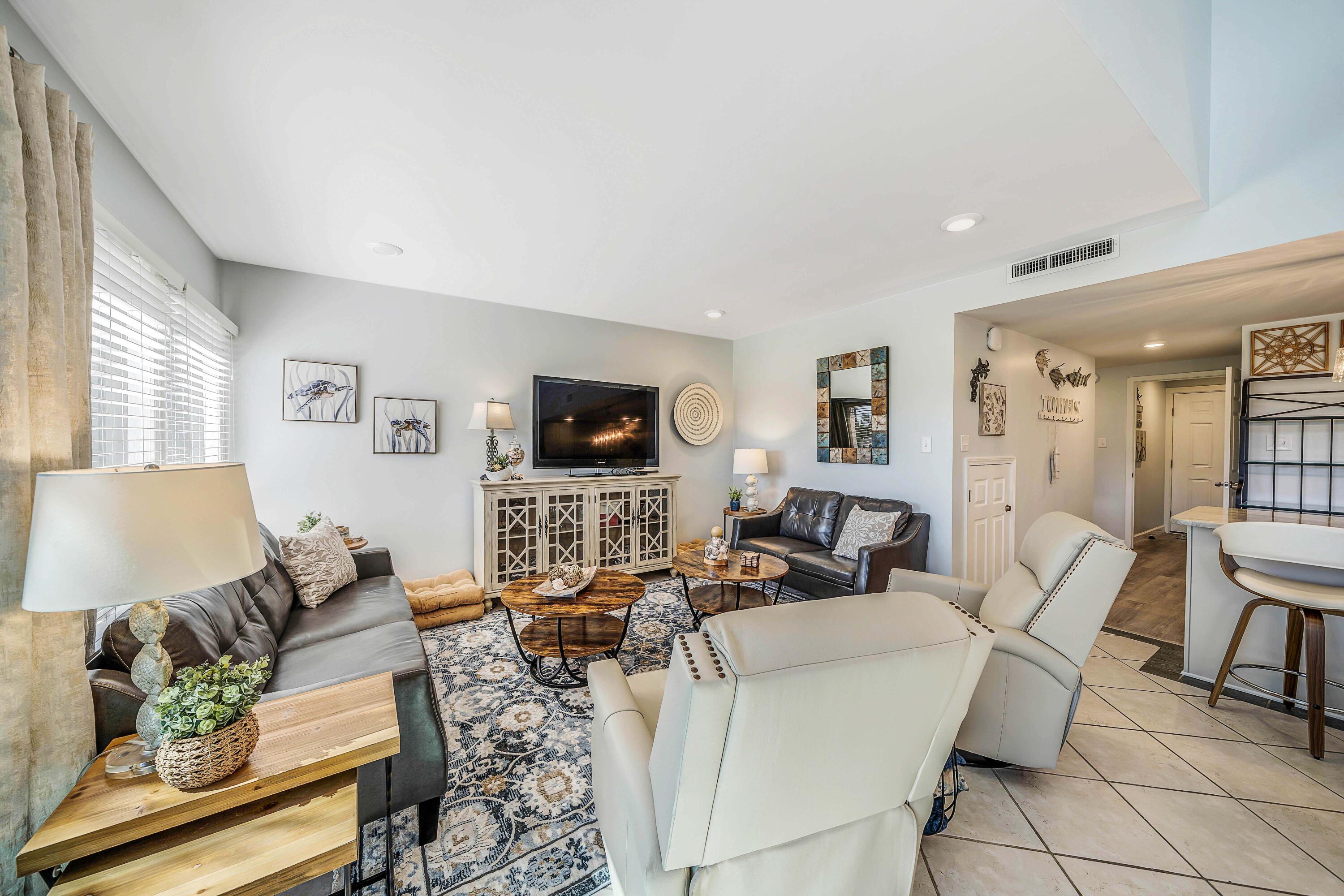 SUNNYSIDE BEACH & TENNIS CONDO - Residential