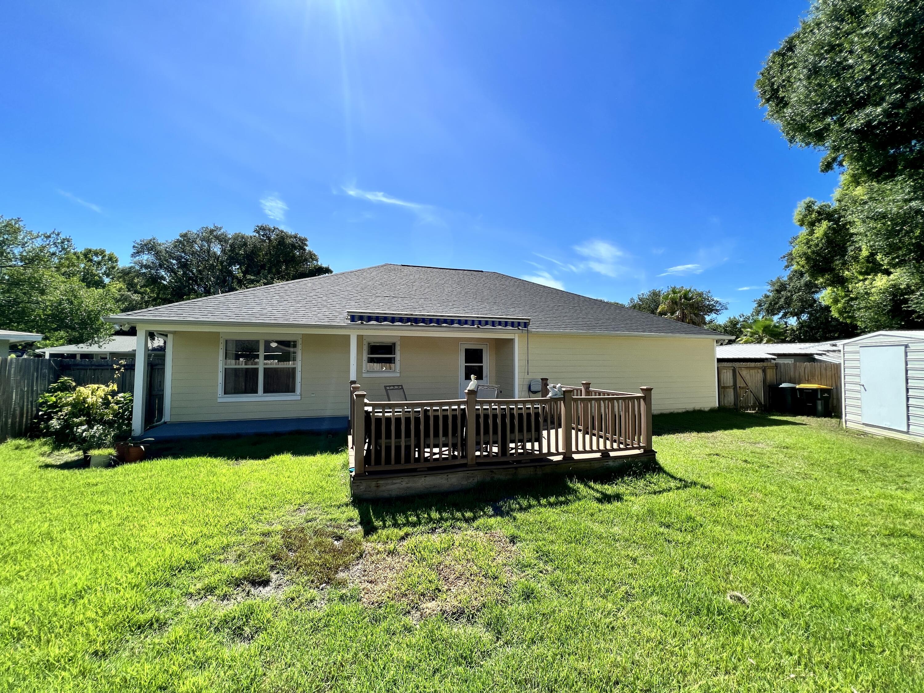 ELLIOTTS POINT - Residential