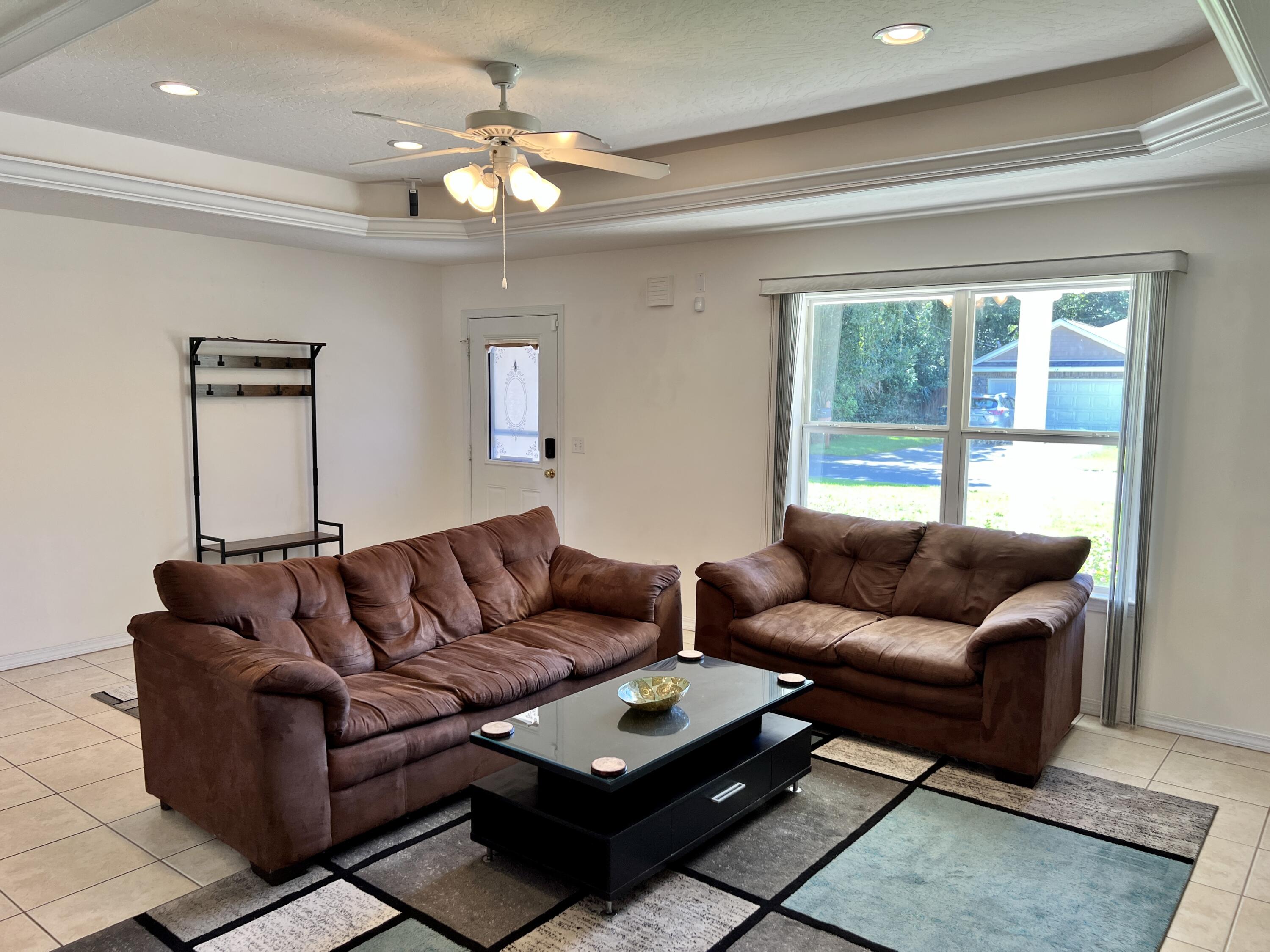 ELLIOTTS POINT - Residential