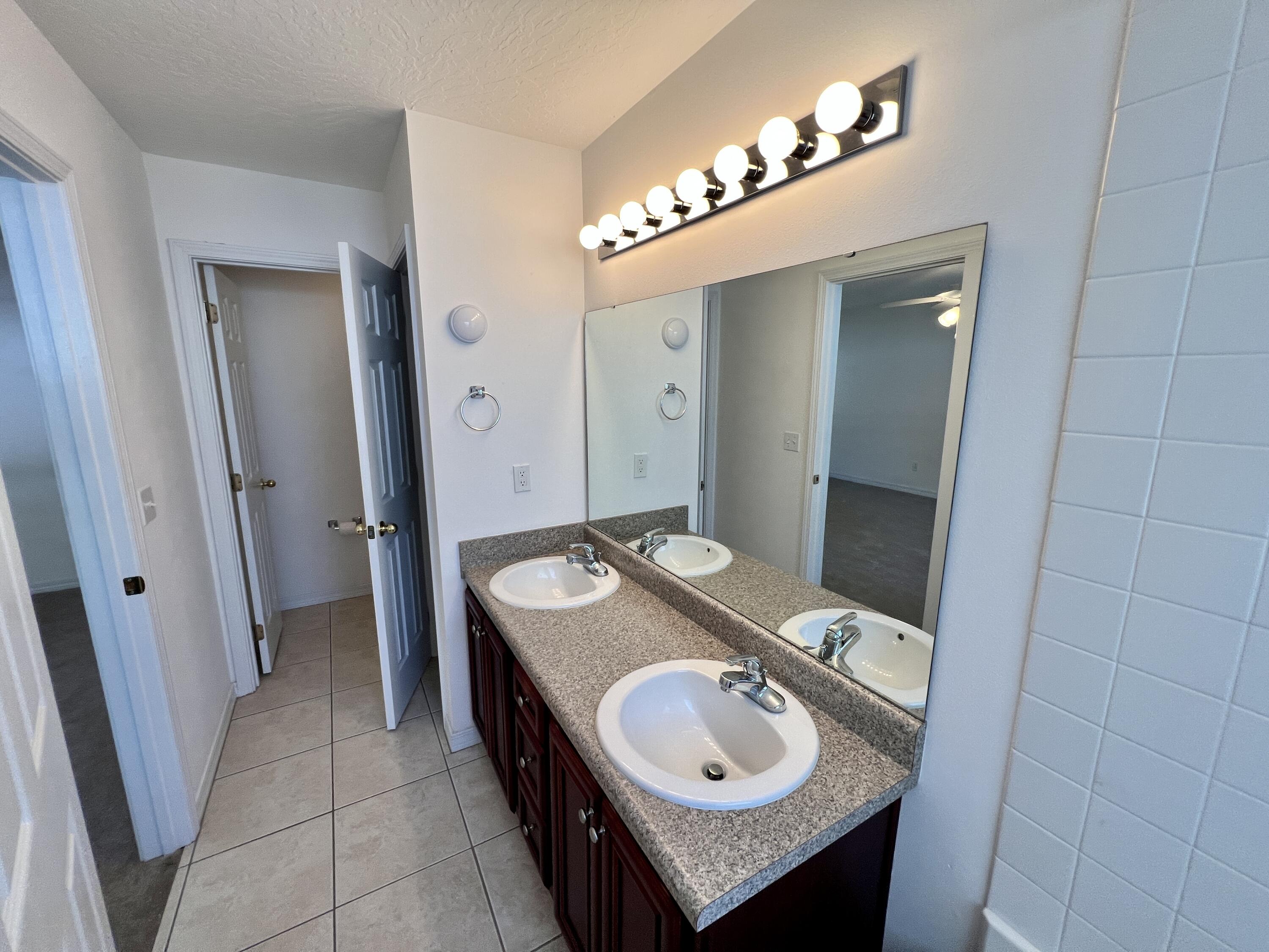 ELLIOTTS POINT - Residential
