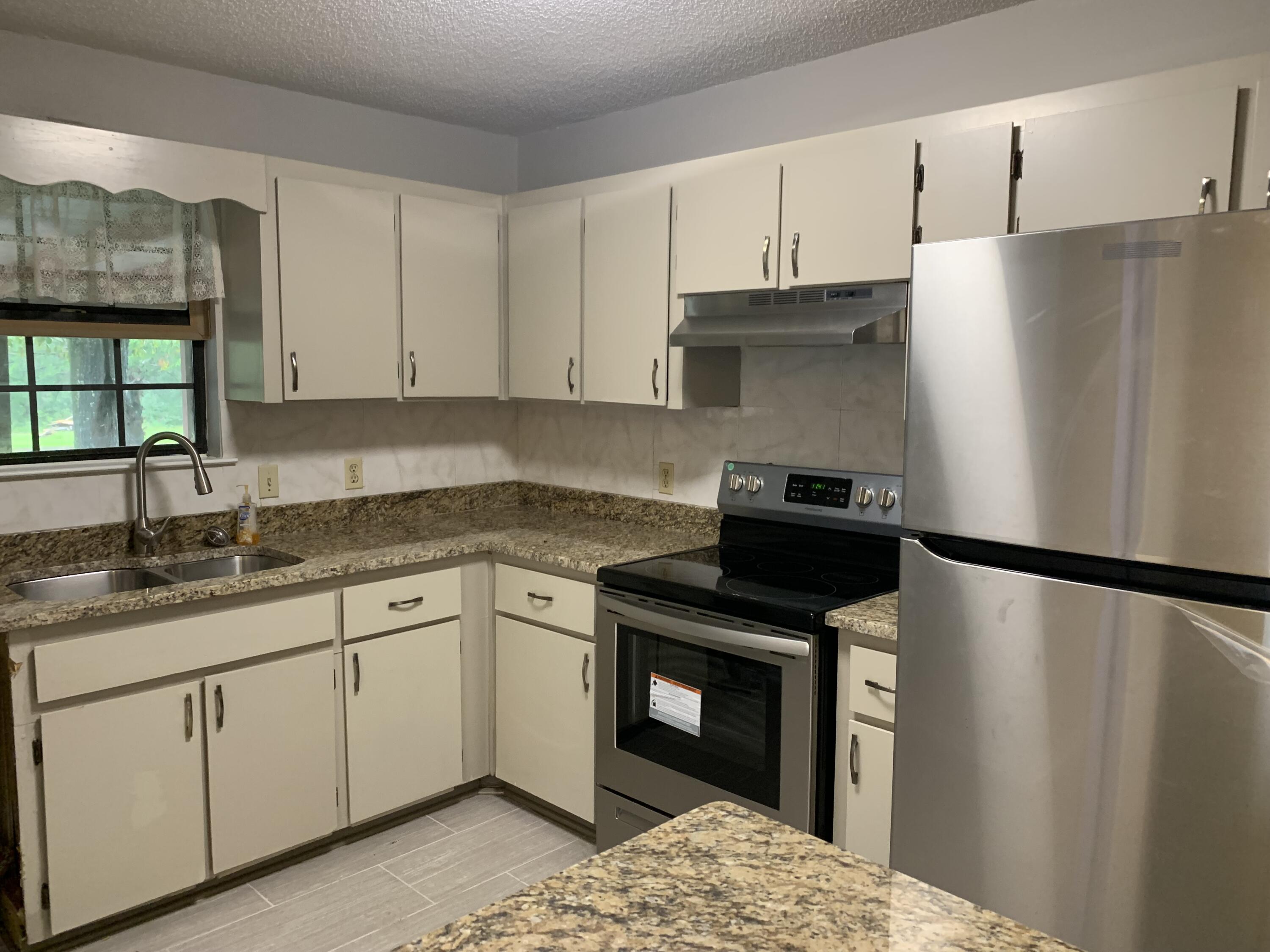 METES & BOUNDS - Residential Lease