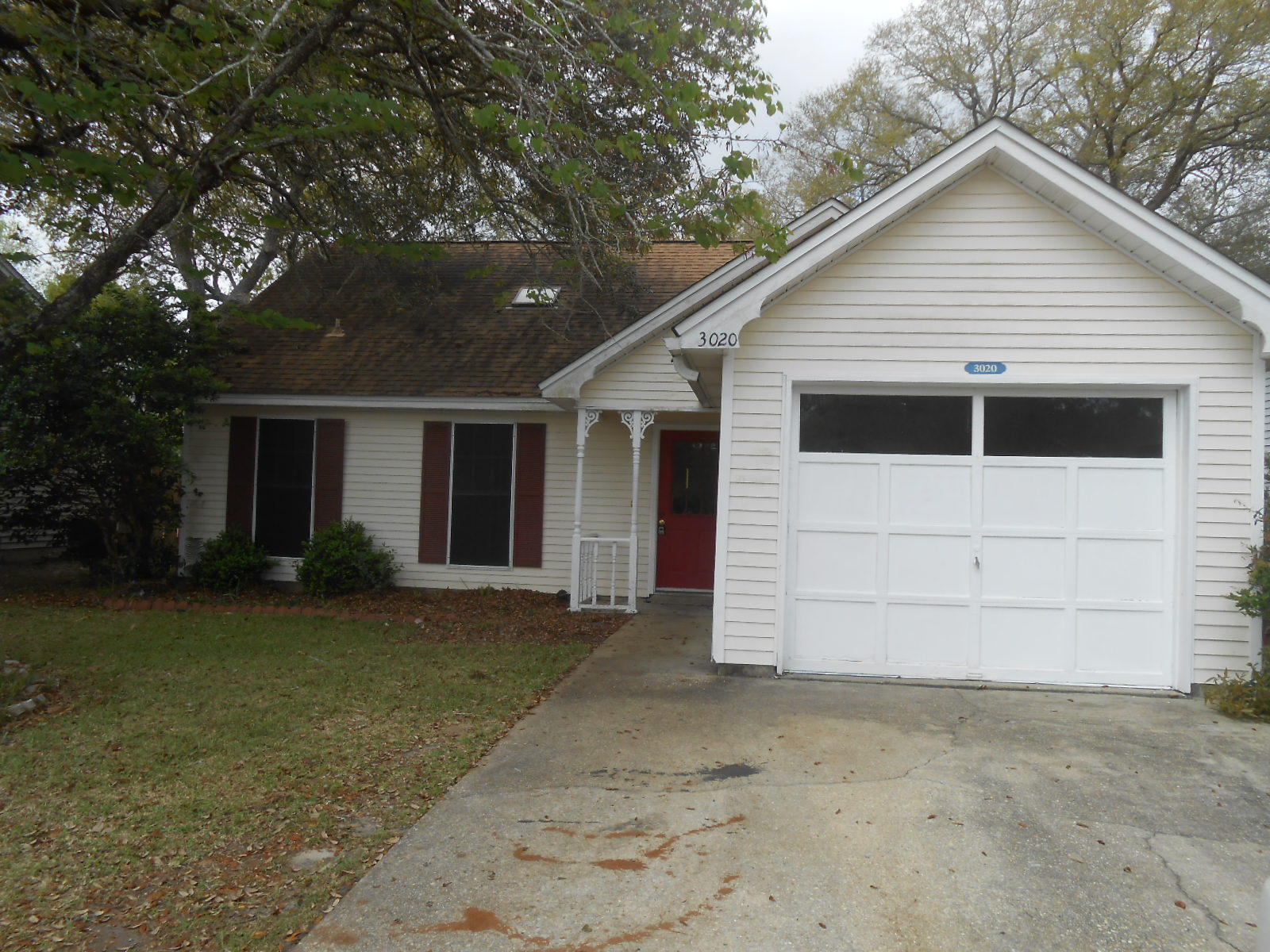 Great starter home in the Bluewater area. This Homepath by Fannie Mae home offers 4 bedrooms and 2 bathrooms, fireplace, downstairs master bedroom and garage. Privacy fenced backyard with Patio. Community offers picnic area and pool.