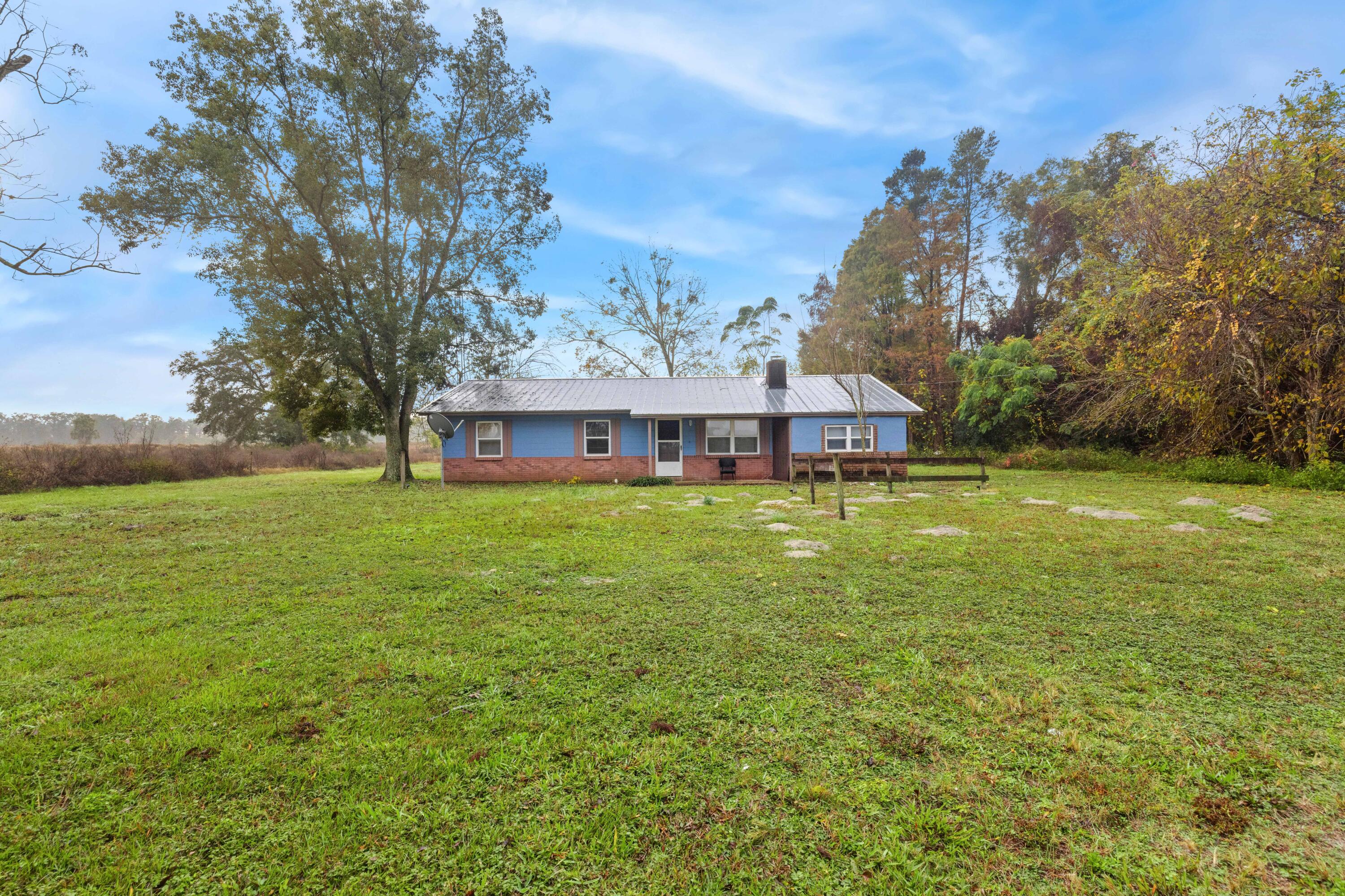in the heart of Chiefland, Florida, on 4.7 acres of pure serenity. This enchanting home located just off a paved road features 3 bedrooms and 2 bathrooms, This property is located in Levy County, just 16 min from Manatee Springs Boat Ramp on the Suwannee River also 26 min minutes from Cedar Key on the Gulf of Mexico, 48 min from Crystal River Fl and one hour of Gainesville Fl, Schedule your appointment to view this country home today