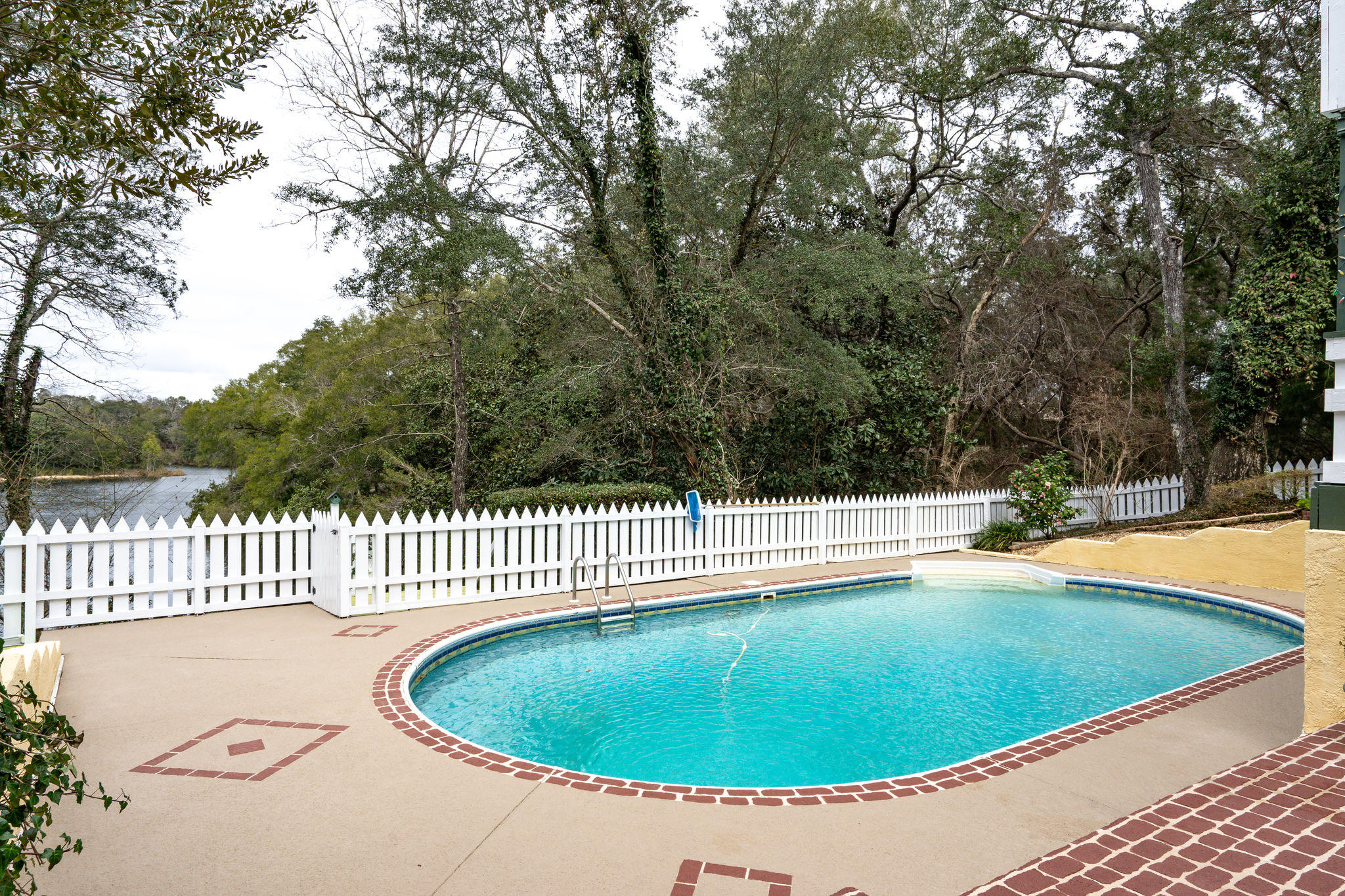 LAKE SHARON ESTATES - Residential