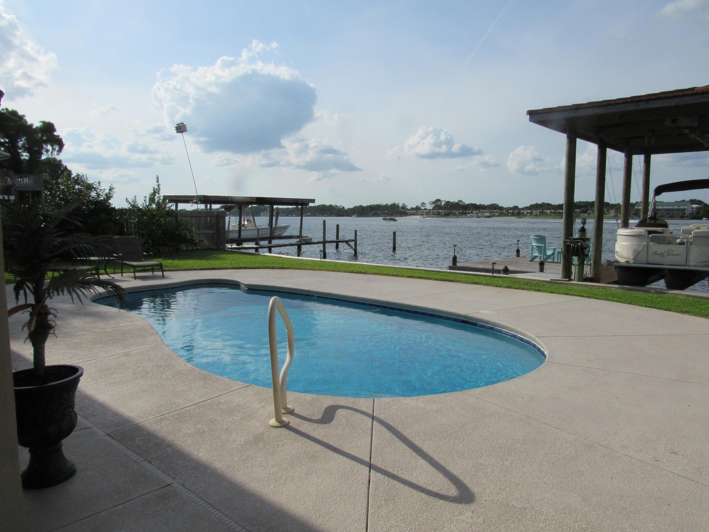 SANTA ROSA ISLAND LOT 476 BLK 8 - Residential