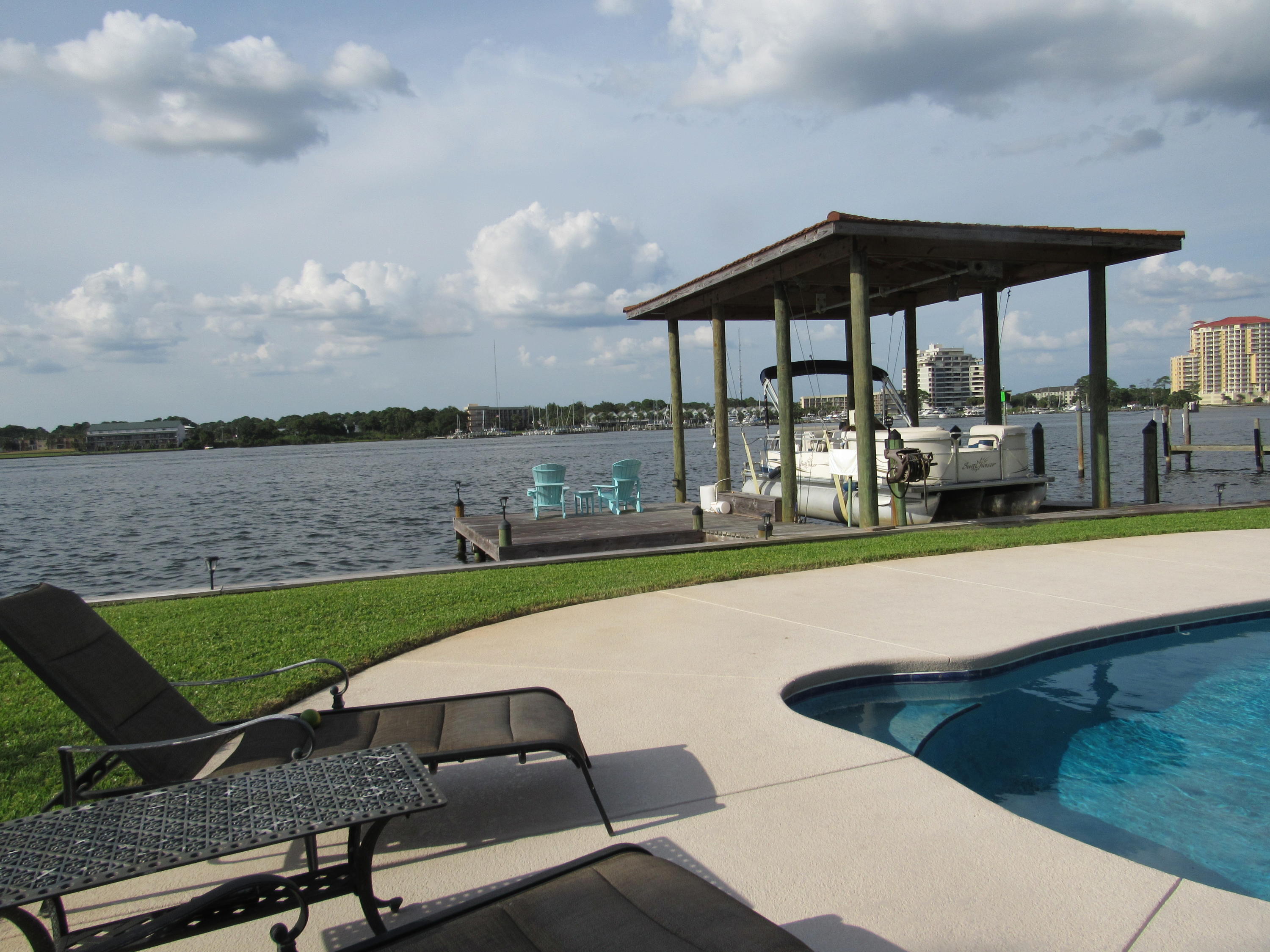 SANTA ROSA ISLAND LOT 476 BLK 8 - Residential