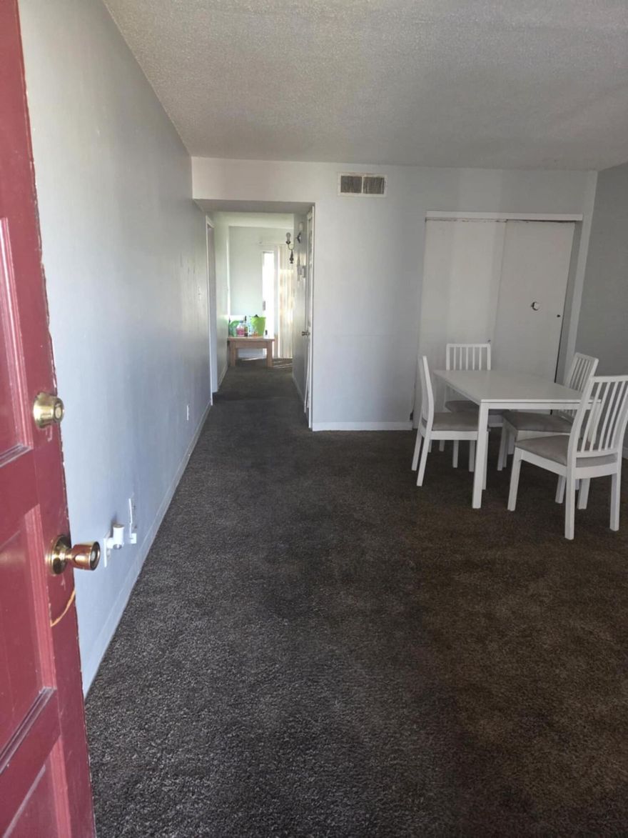 Cute 2 Bedroom / 1 Bathroom Condo- 2nd floor