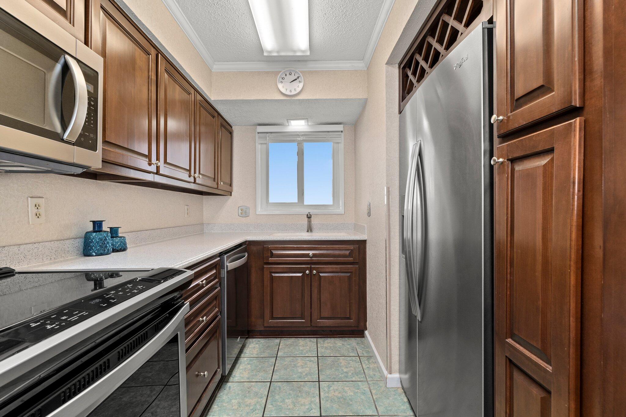 REGENCY TOWERS - Residential