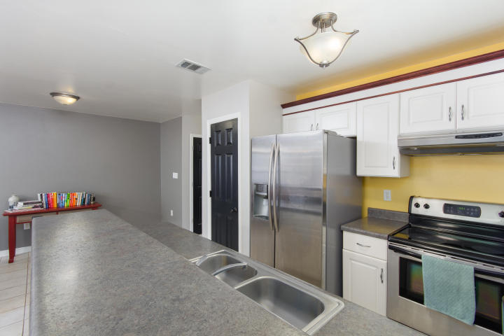 DOMENICAS COVE T/H - Residential Lease