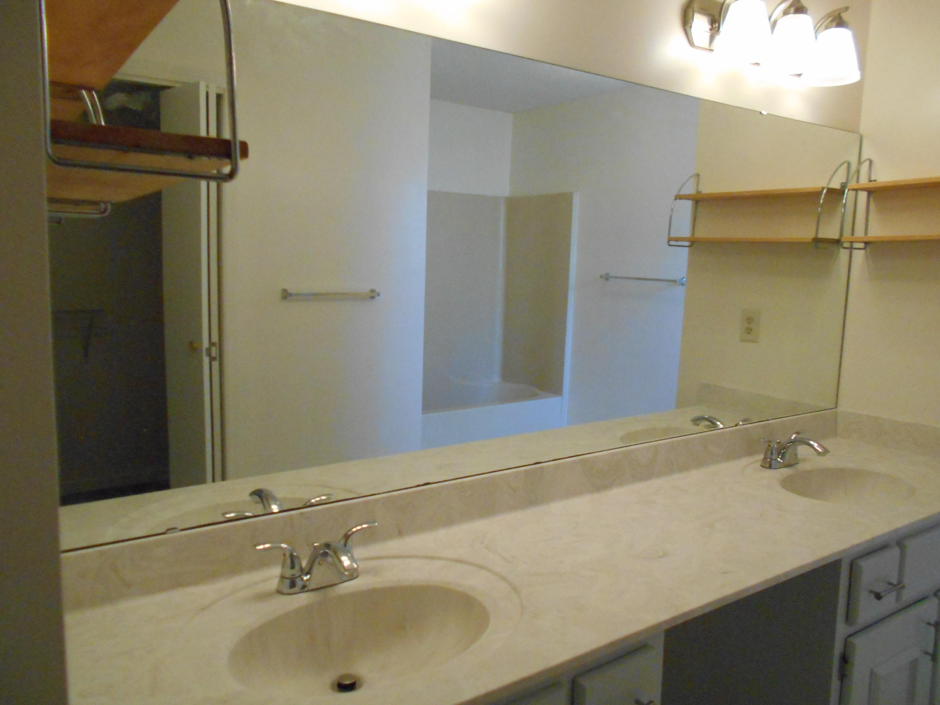 COLINA DEL ORO - Residential Lease