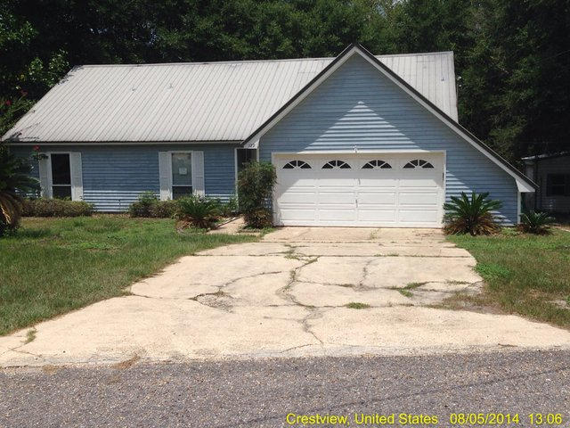 Spacious 5 Bedroom Home in Beaver Creek... Home offers laminate flooring in the living room along with fireplace & access to back deck with views of the lake. Eat-in kitchen features tile & bay window with views. Master suite has double vanities. Don't miss out on this great home.