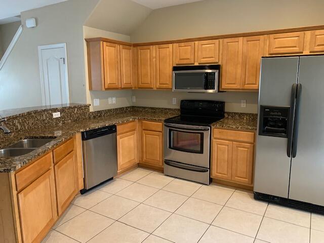 Available October 1st. Location Location Location!! The perfect 3/2.5 townhouse in the heart of Niceville. Down a dead-end street. This beauty boasts tile floors throughout the first floor, granite counters, stainless steel appliances, maple cabinets and a well appointed open floor plan. All bedrooms are nicely sized with an oversized master suite. Get it while you can because it won't last long. No indoor smoking. Small Pet may be allowed with owner approval and non-refundable pet fee. For more information Please Text Tiffani Messmore 850-797-0681 or email messmorerentals@gmail.com