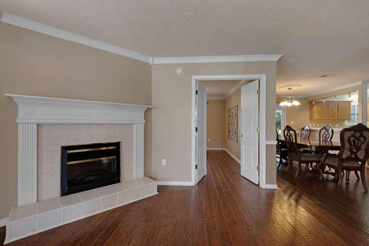 Emerald Lakes - Residential