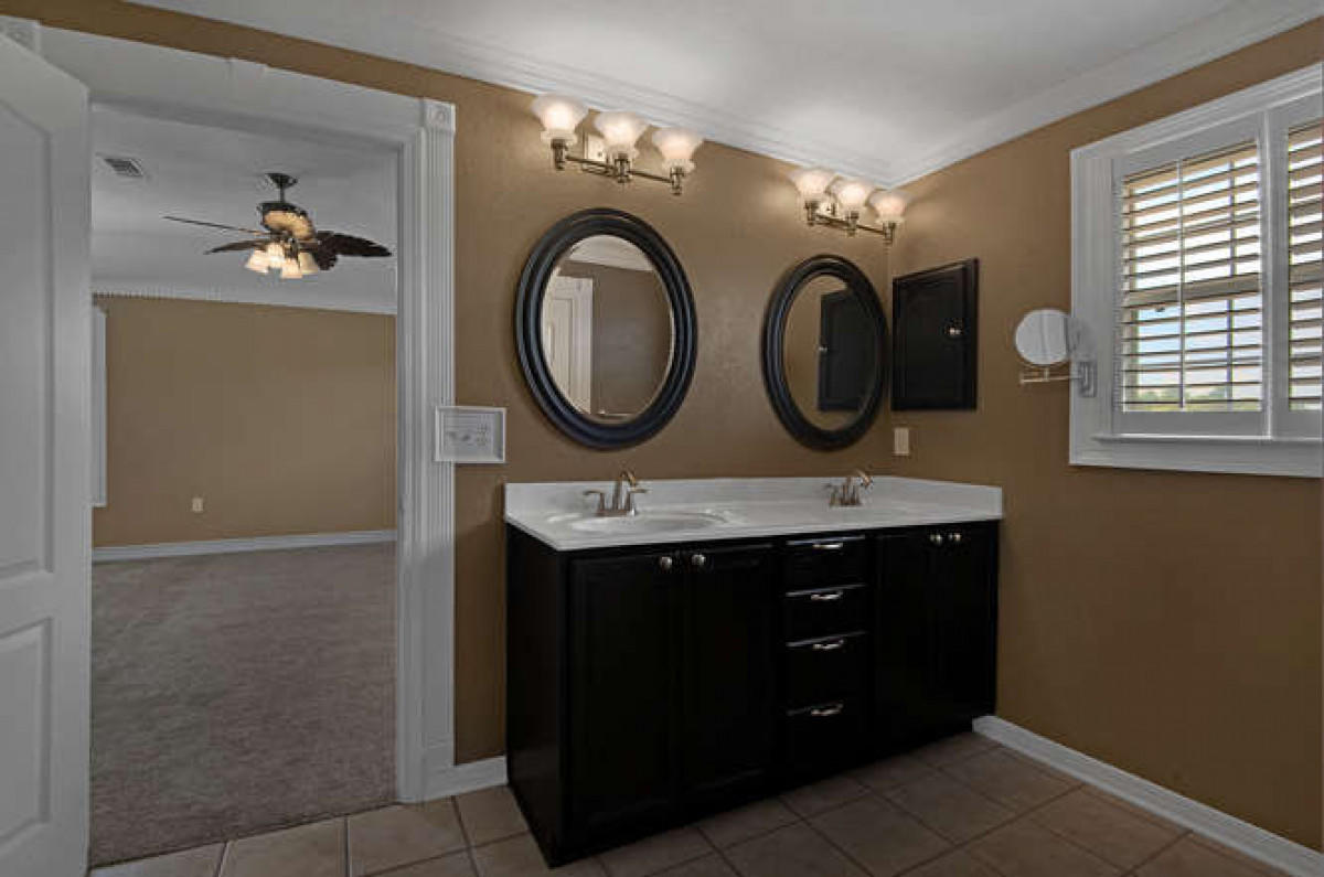 Emerald Lakes - Residential