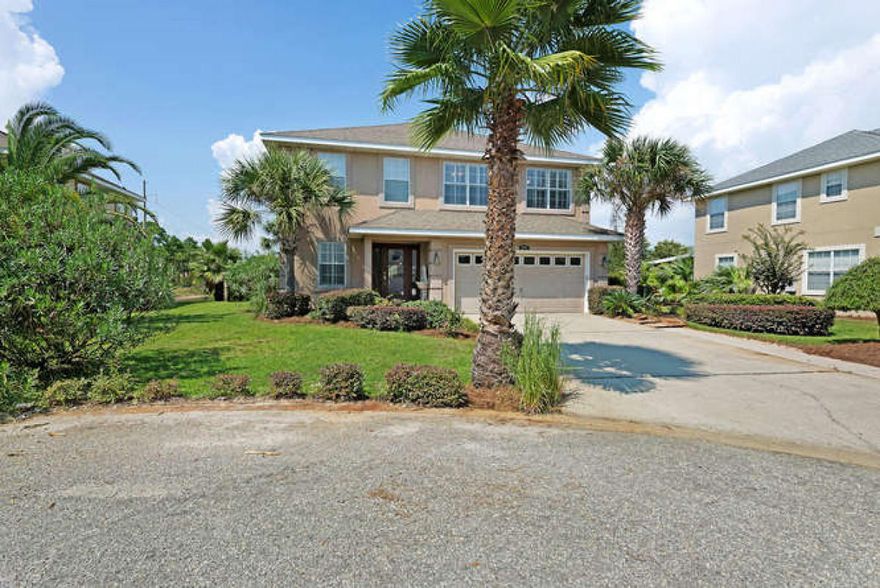 SFR with 4 bedrooms/3 bath, lakefront view in Emerald Lakes subdivision. Beautifully maintained inside/out. MUST SEE!!Taxes paid are based on non-homestead. Pictures will be updated soon with new paint. Current interior is neutral aqua with white trim. Exterior is neutral cream.