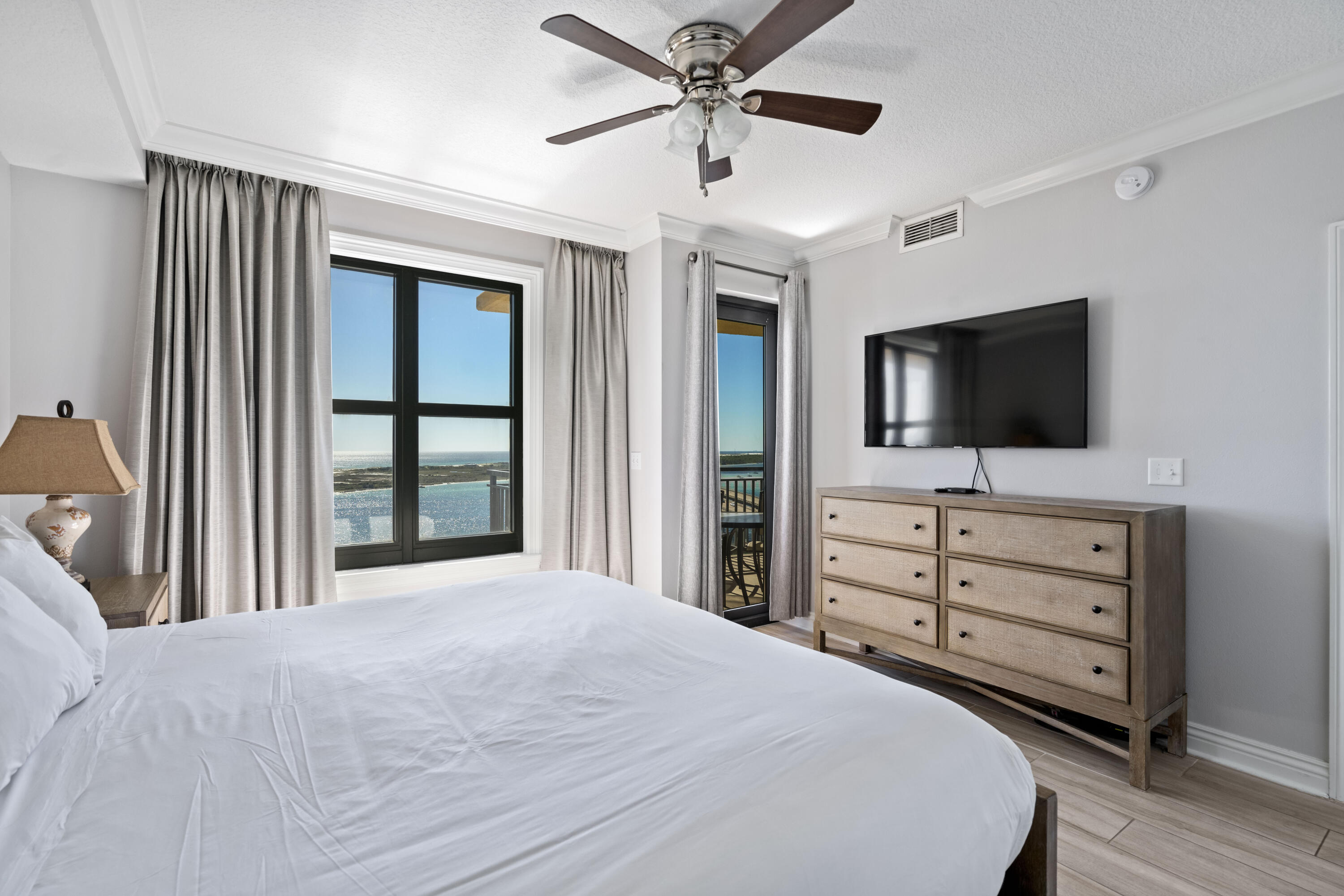 EMERALD GRANDE - Residential