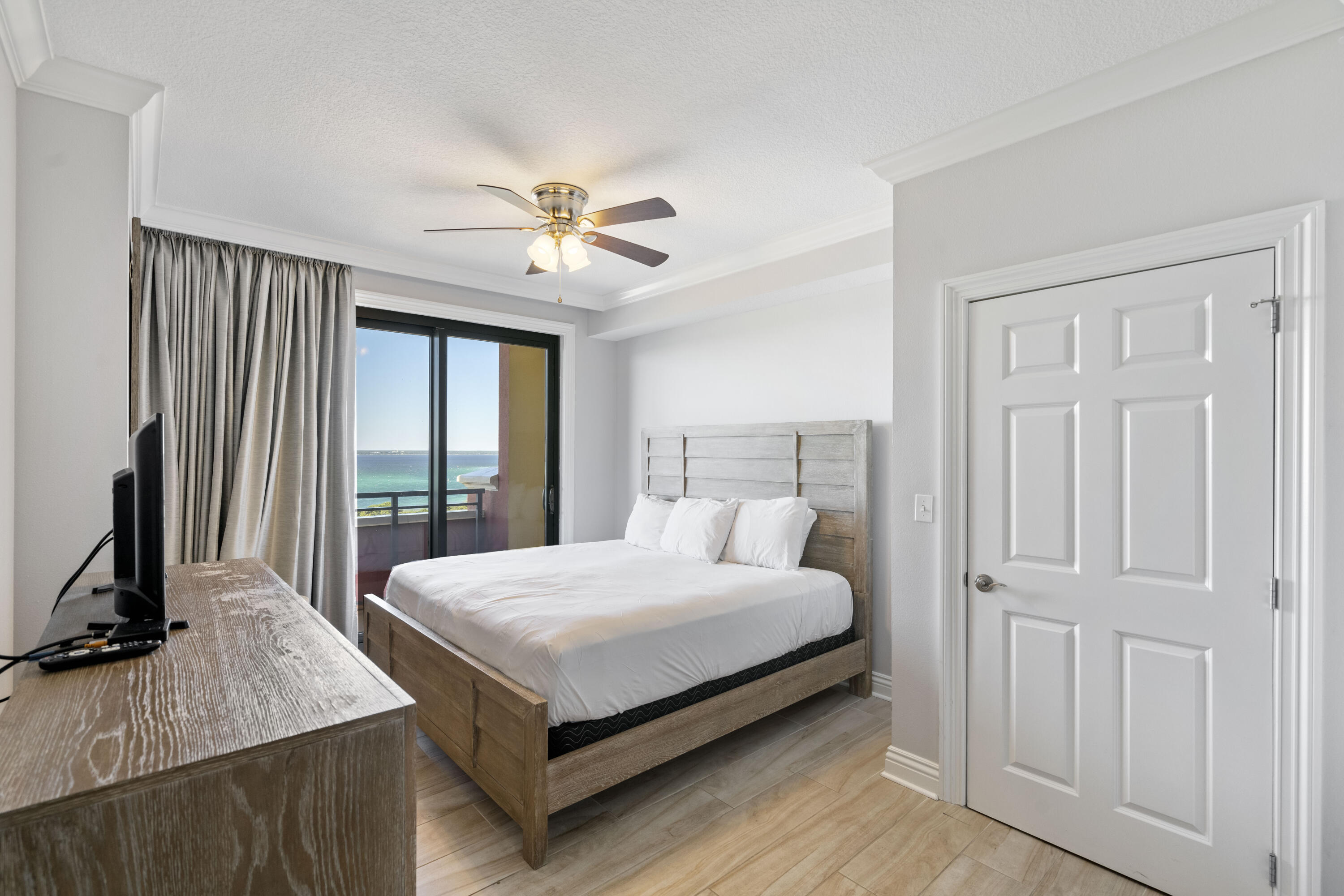 EMERALD GRANDE - Residential