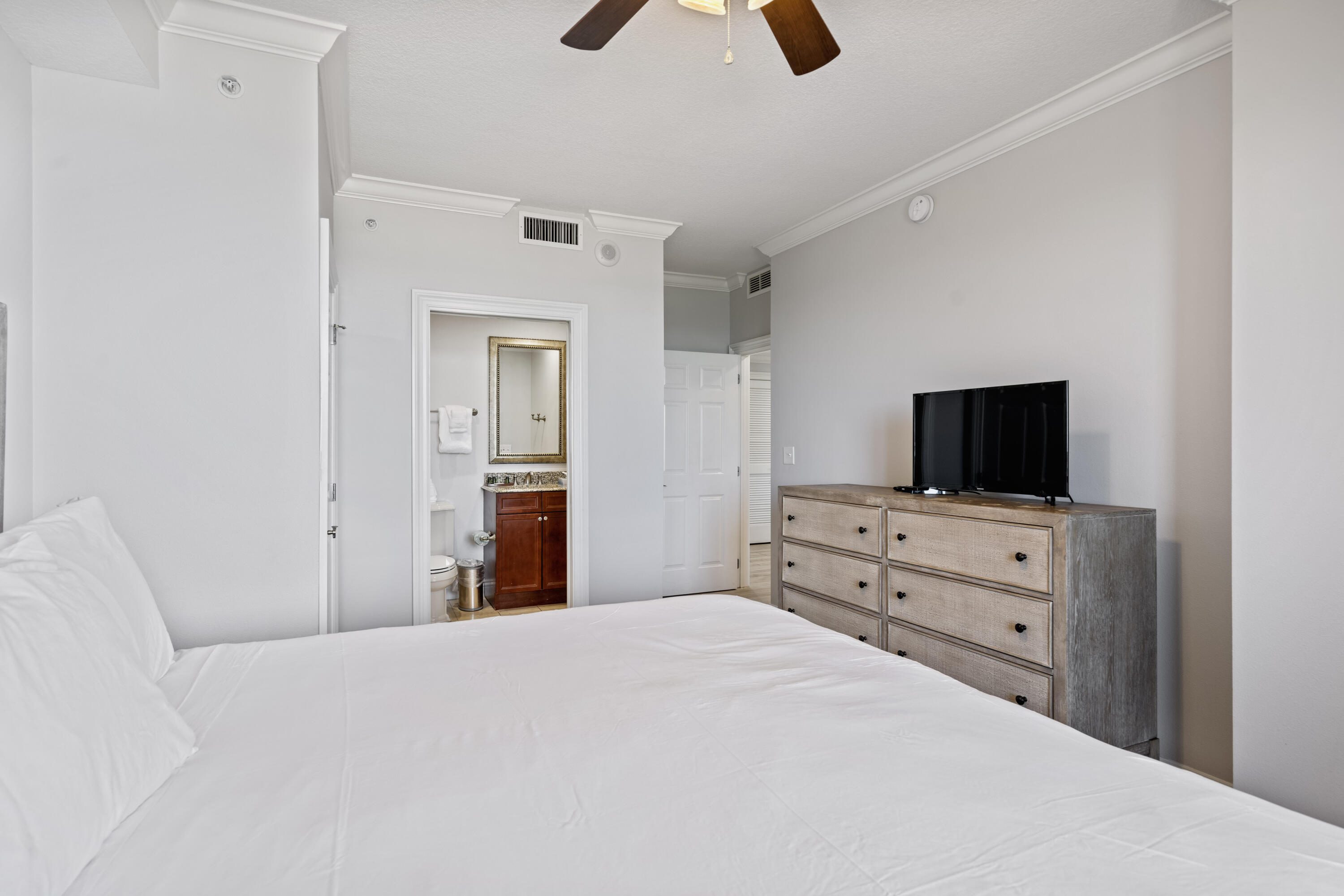 EMERALD GRANDE - Residential